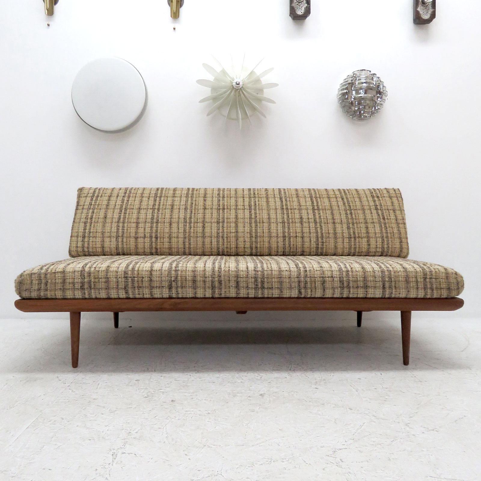 Wonderful daybed/sofa model FD 417 'Minerva' by Peter Hvidt & Orla Mølgaard Nielsen for France & Son, Denmark, 1960s with original spring core seat and back cushions, in original textured wool upholstery on a solid teak frame. Marked with original