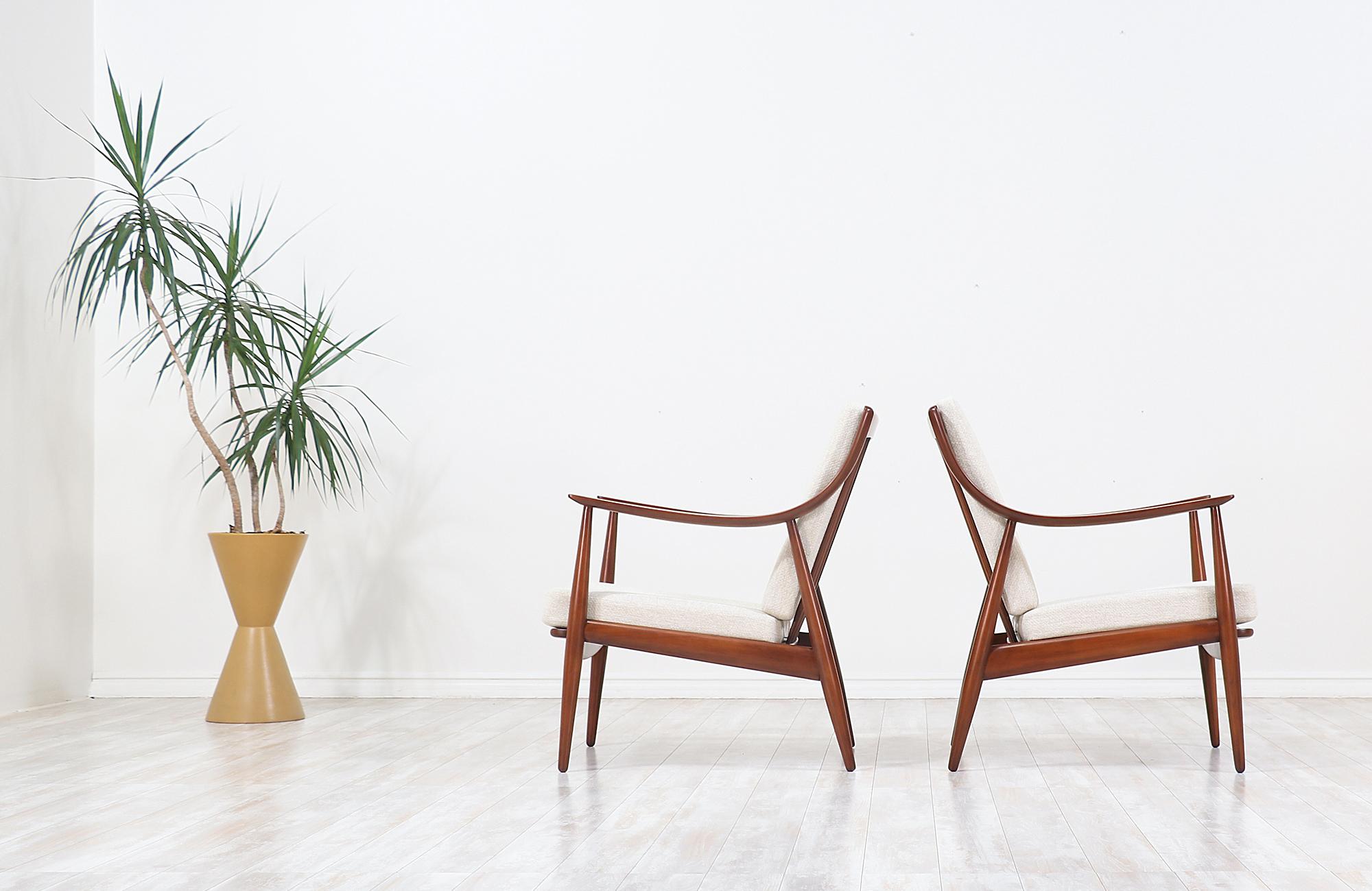 Peter Hvidt & Orla Mølgaard-Nielsen Model FD-146 Lounge Chairs In Excellent Condition In Los Angeles, CA