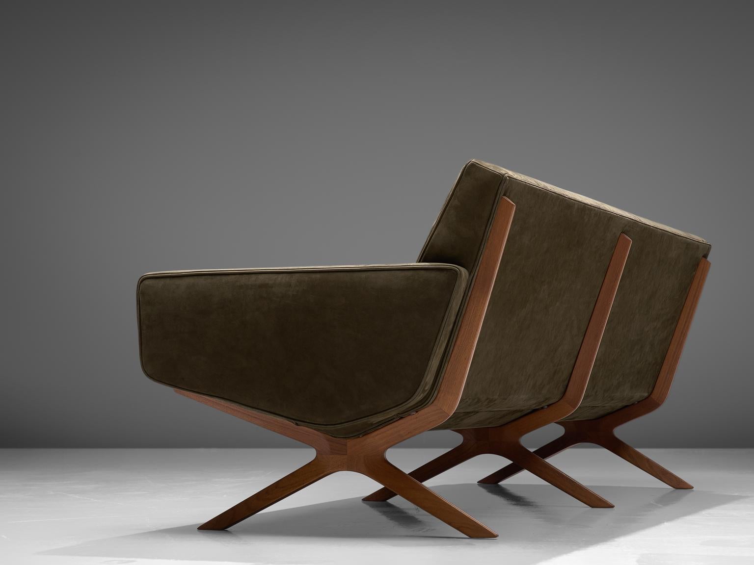 Peter Hvidt & Orla Mølgaard Nielsen, Silverline three-seat sofa, leather, teak and metal, 1950s.

Comfortable sofa with an architectural design by Hvidt & Mølgaard. This model is called silverline, due to its aesthetic metal line in the expressive