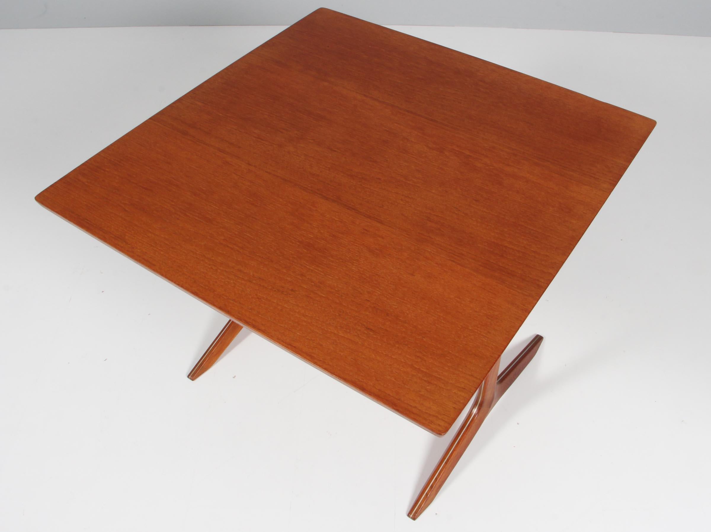 Peter Hvidt & Orla Mølgaard Nielsen side table in partly solid teak

Model Silverline, Made by France & Daverkosen in the 1960s.