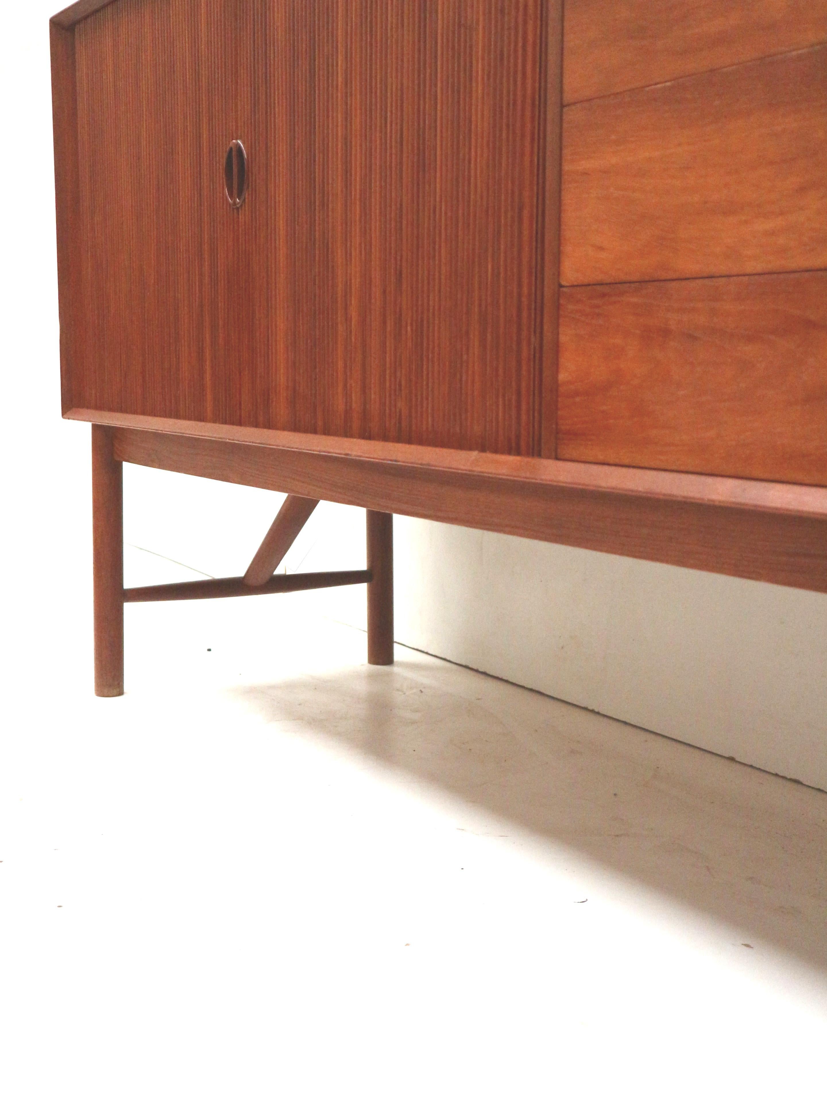 Metà XX secolo Credenza di Peter Hvidt & Orla Mølgaard-Nielsen per Søborg Mobler in vendita