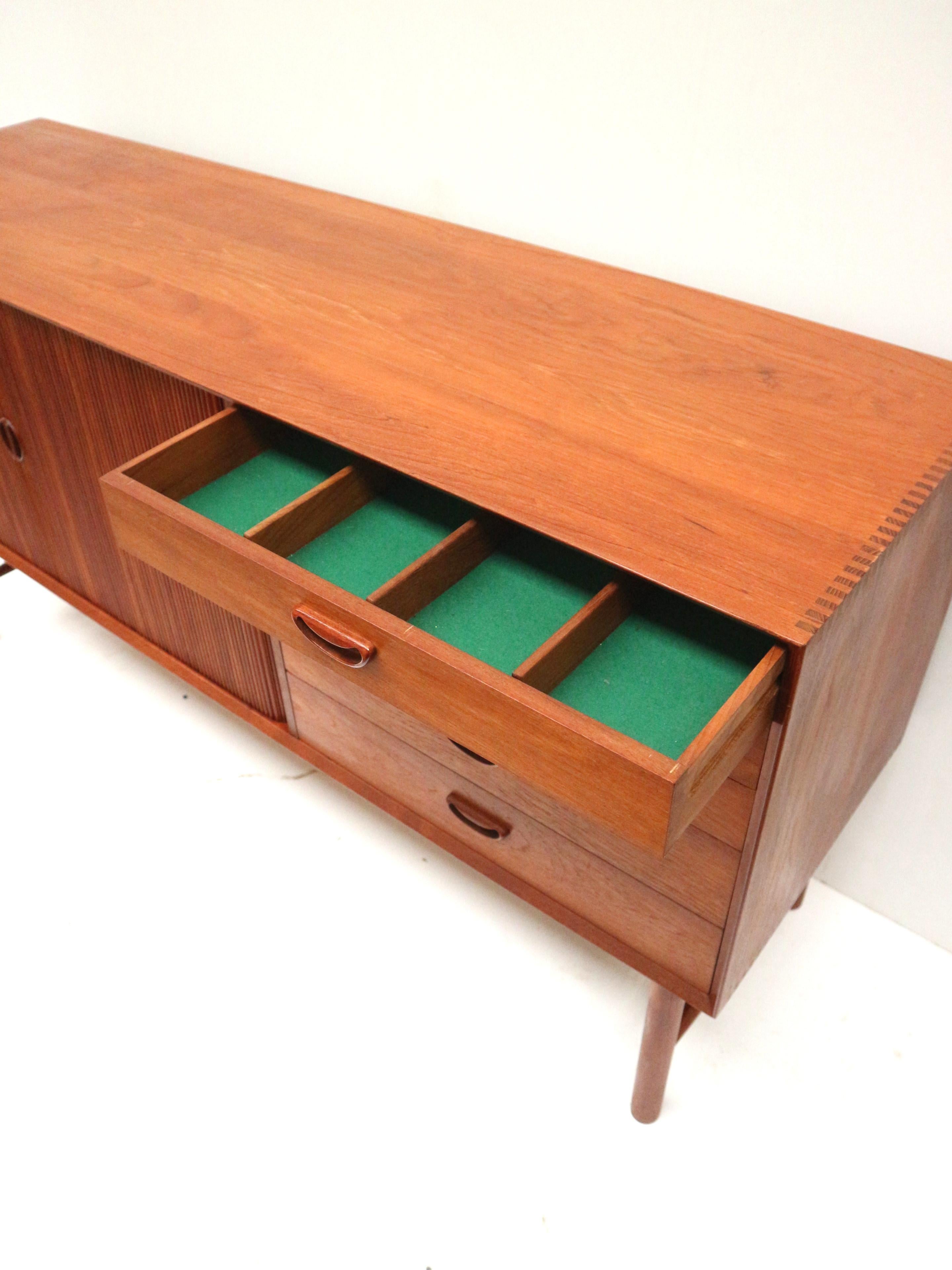Credenza di Peter Hvidt & Orla Mølgaard-Nielsen per Søborg Mobler in vendita 1