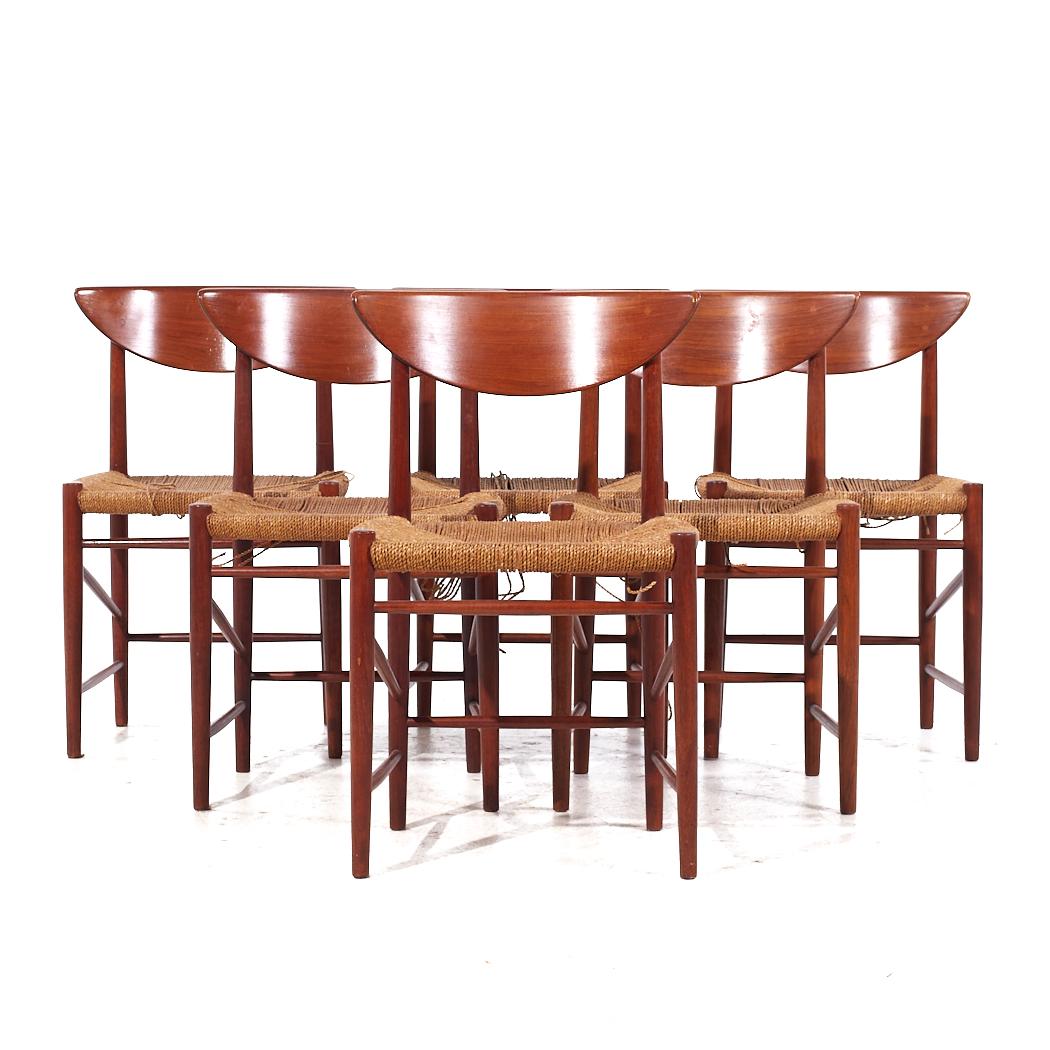 Peter Hvidt & Orla Mølgaard-Nielsen Soborg Model 316 Mid Century Teak Dining Chairs - Set di 6.

Ogni sedia misura: 19 larghezza x 18 profondità x 30,25 pollici di altezza, con un'altezza della seduta/spazio libero di 17,5 pollici.

Tutti i mobili