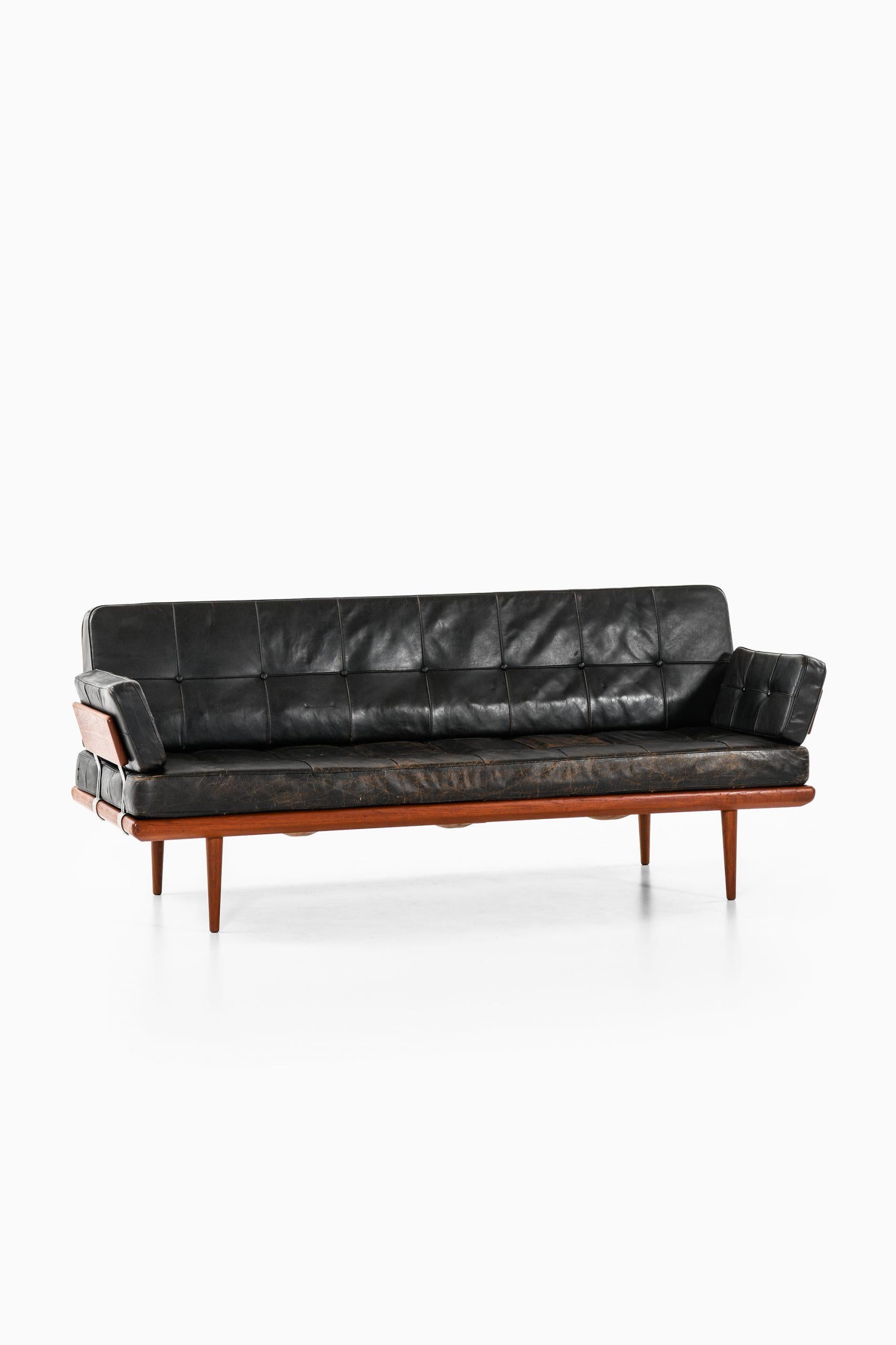 minerva sofa