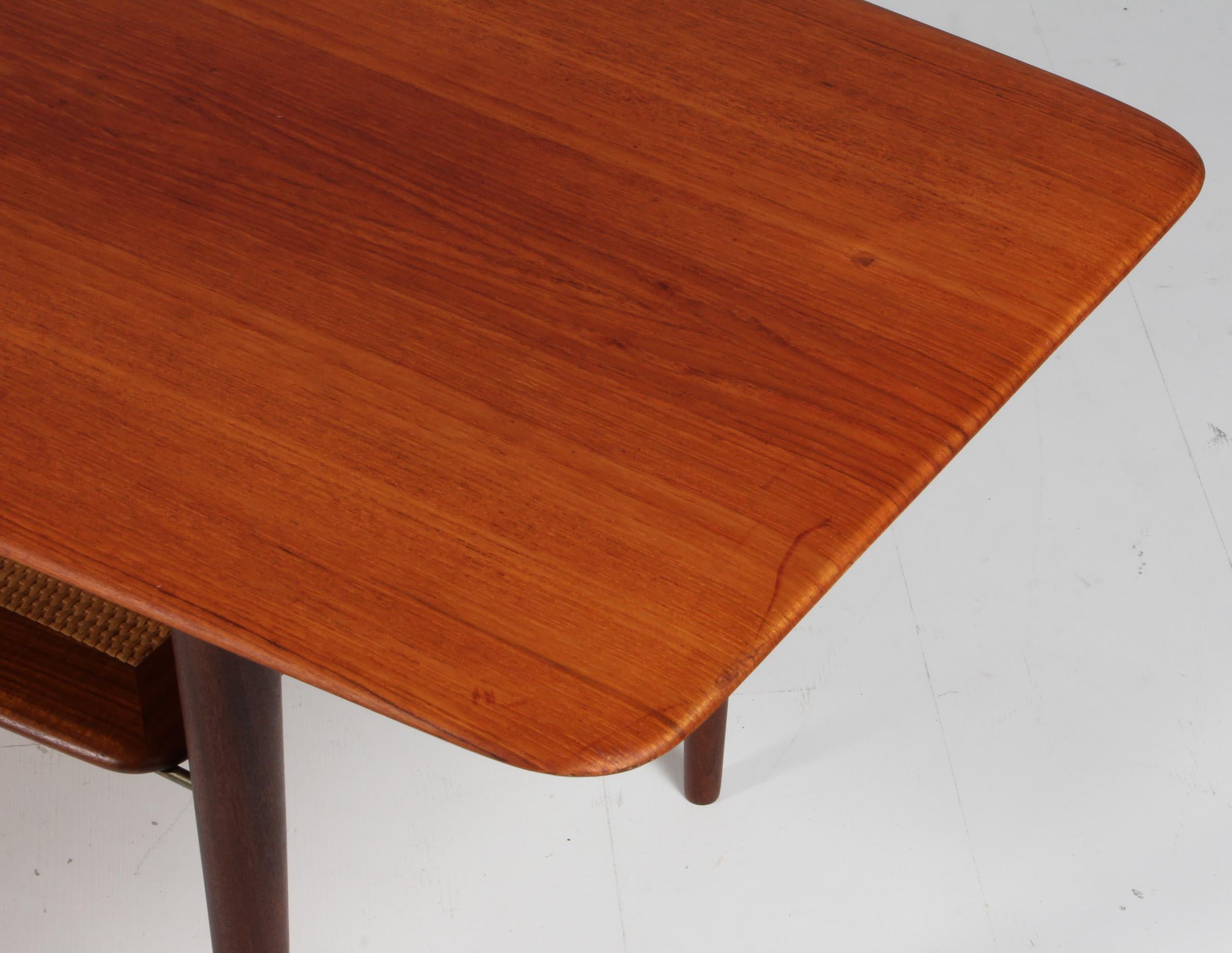 Scandinavian Modern Peter Hvidt & Orla Mølgaard-Nielsen Sofa Table