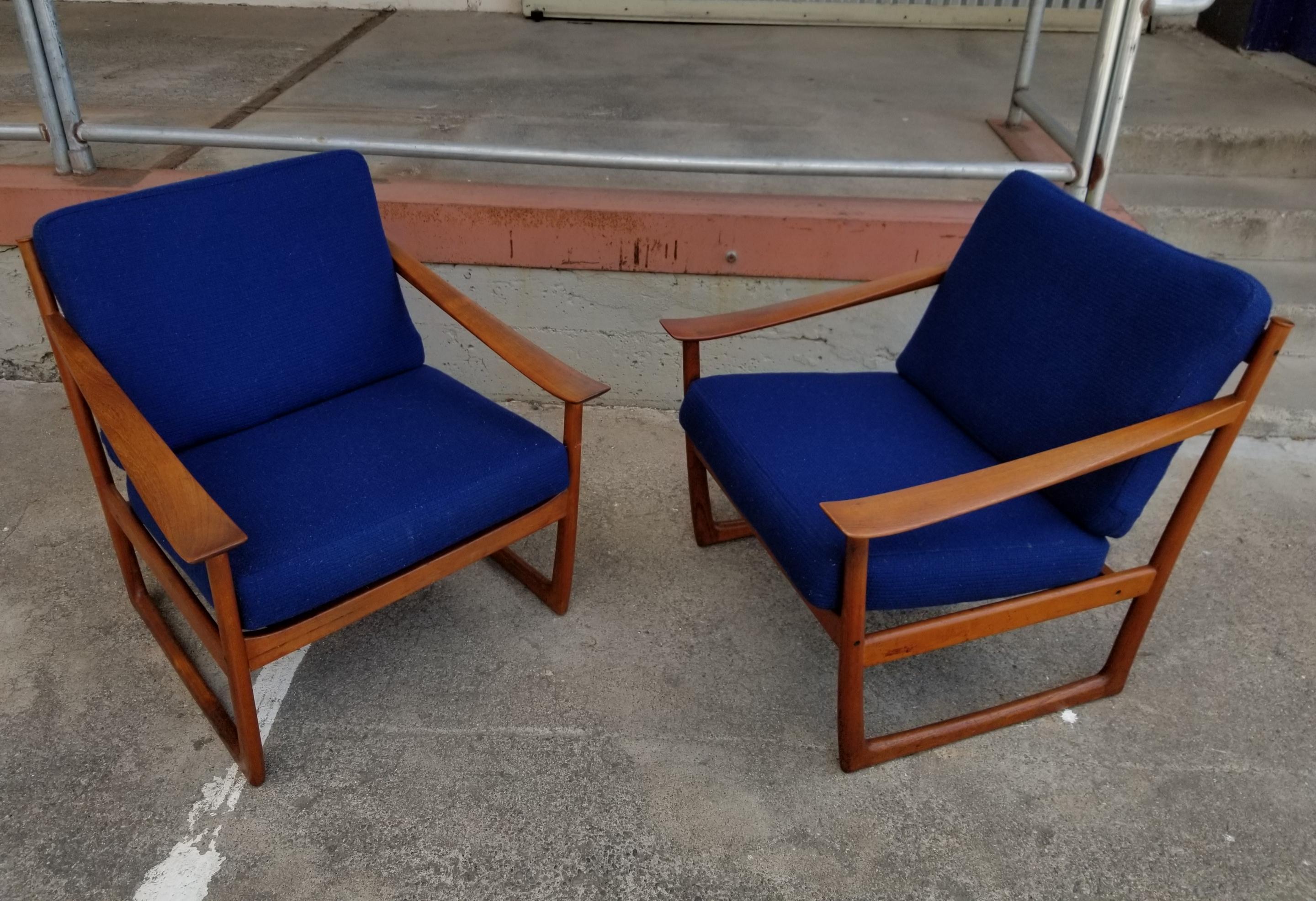 Beautiful pair of Danish modern teak lounge chairs designed by Peter Hvidt & Orla Mølgaard-Nielsen for France & Søn. Denmark, circa 1960. Very good vintage condition with. Warm glow to original finish. Each chair retains France & Søn label.