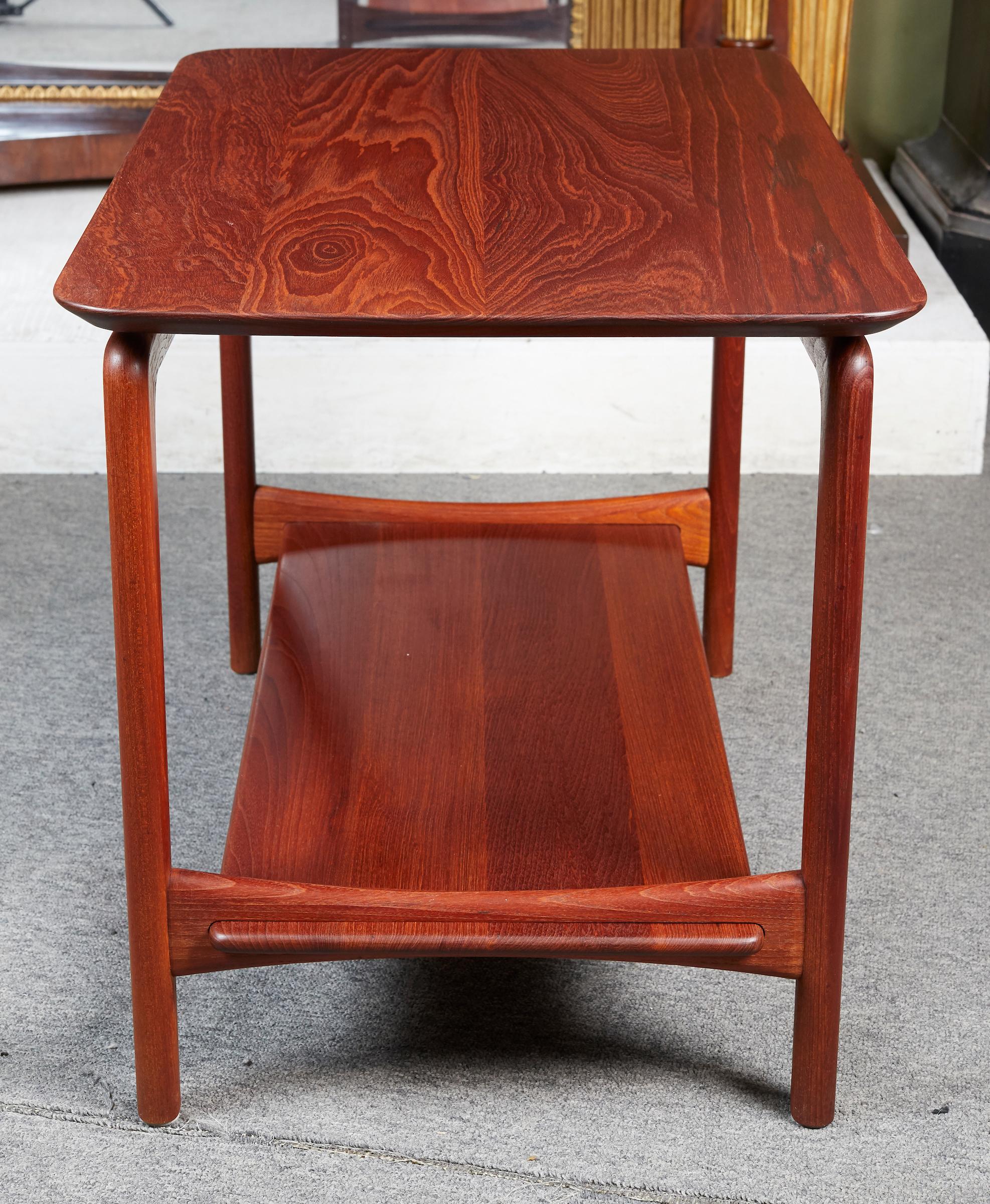 Scandinave moderne Table d'appoint en teck Peter Hvidt &amp;amp; Orla Mlgaard-Nielsen pour France &amp;amp; Daverkosen en vente