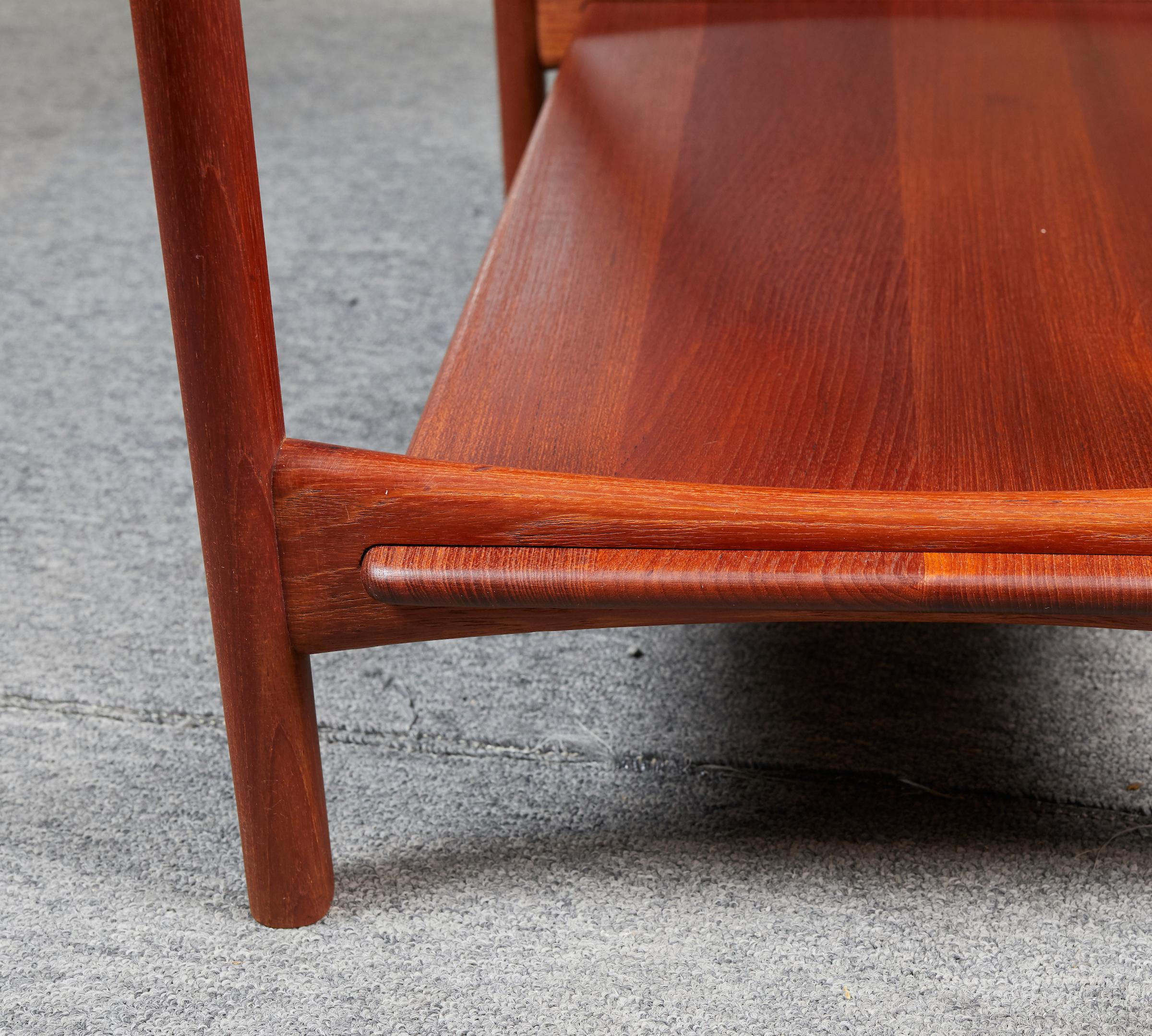 Teck Table d'appoint en teck Peter Hvidt &amp;amp; Orla Mlgaard-Nielsen pour France &amp;amp; Daverkosen en vente