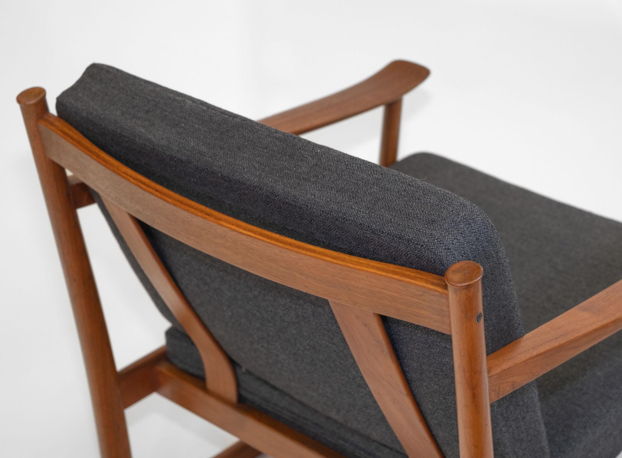 Peter Hvidt & Orla Mølgaard Teak Lounge Chair For France & Son Model Fd 130 For Sale 3