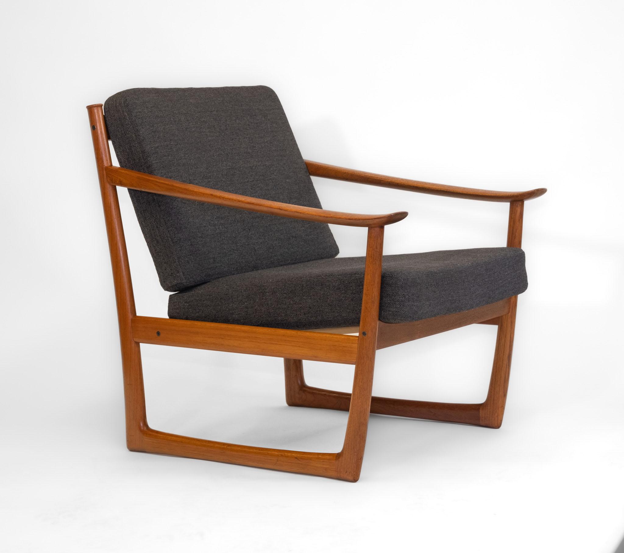 Mid-Century Modern Peter Hvidt & Orla Mølgaard Teak Lounge Chair For France & Son Model Fd 130 For Sale