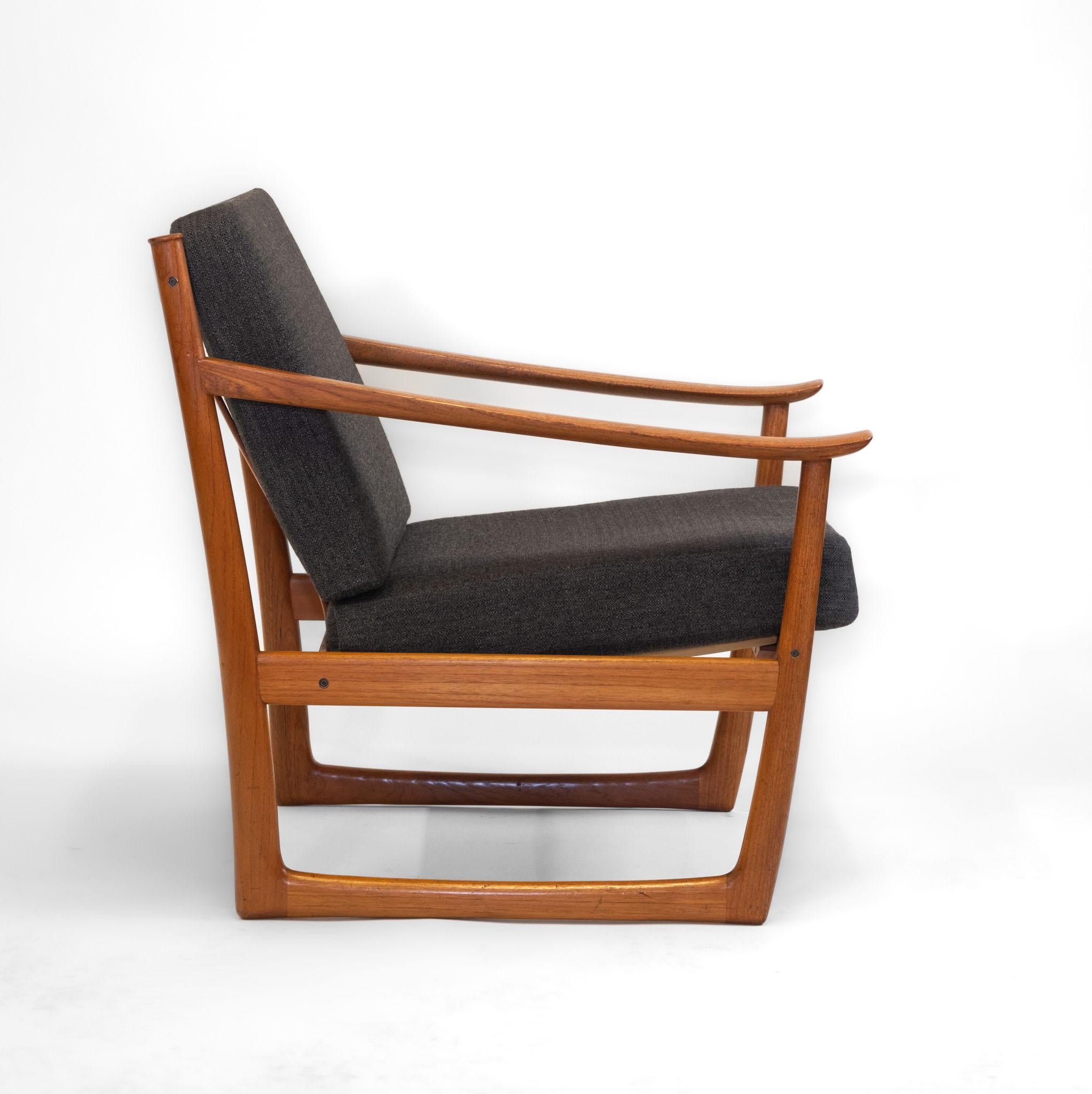 Peter Hvidt & Orla Mølgaard Teak Lounge Chair For France & Son Model Fd 130 In Good Condition For Sale In Norwich, GB