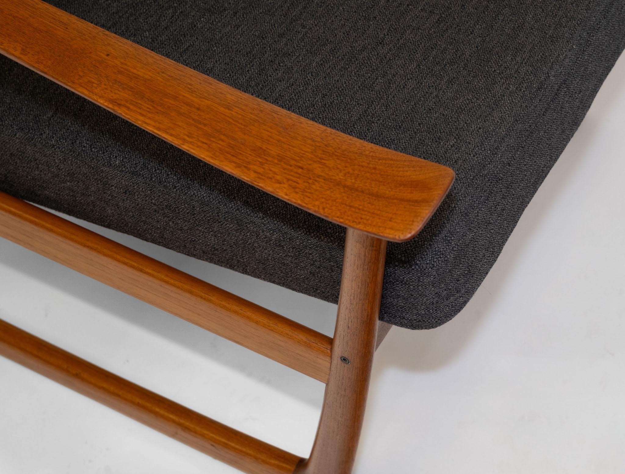 20th Century Peter Hvidt & Orla Mølgaard Teak Lounge Chair For France & Son Model Fd 130 For Sale