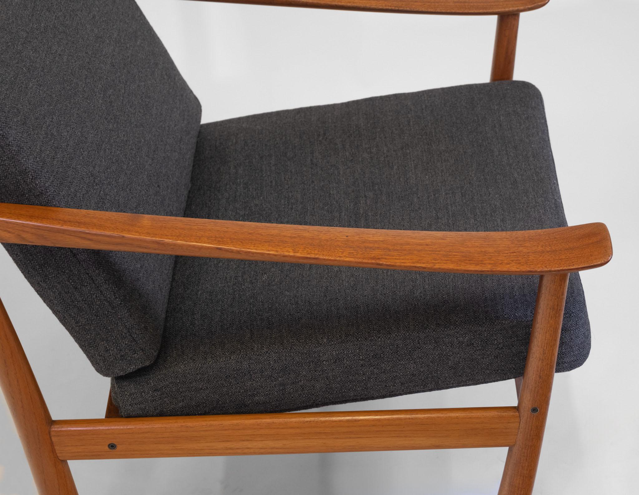 Peter Hvidt & Orla Mølgaard Teak Lounge Chair For France & Son Model Fd 130 For Sale 1
