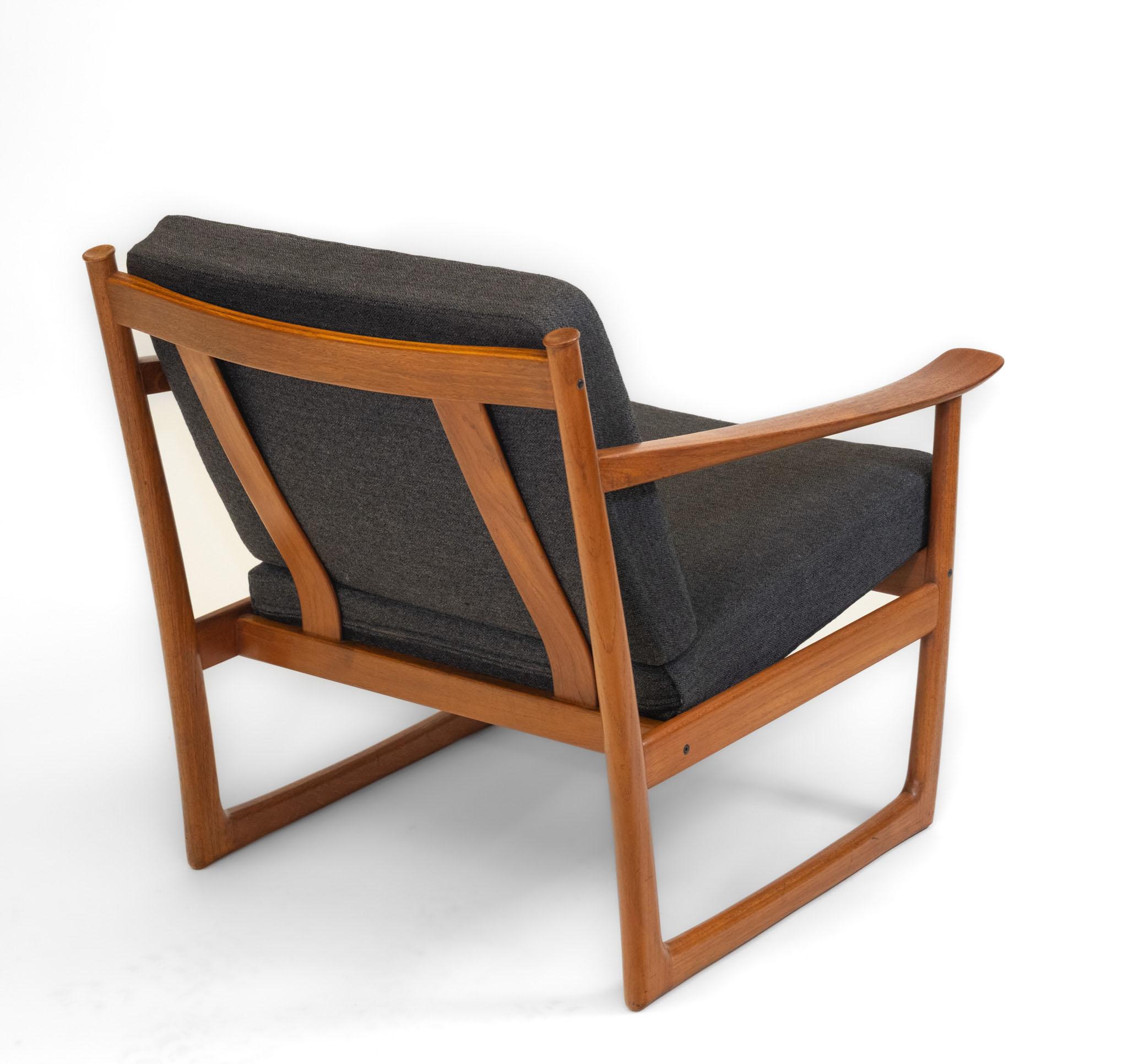 Peter Hvidt & Orla Mølgaard Teak Lounge Chair For France & Son Model Fd 130 For Sale 2