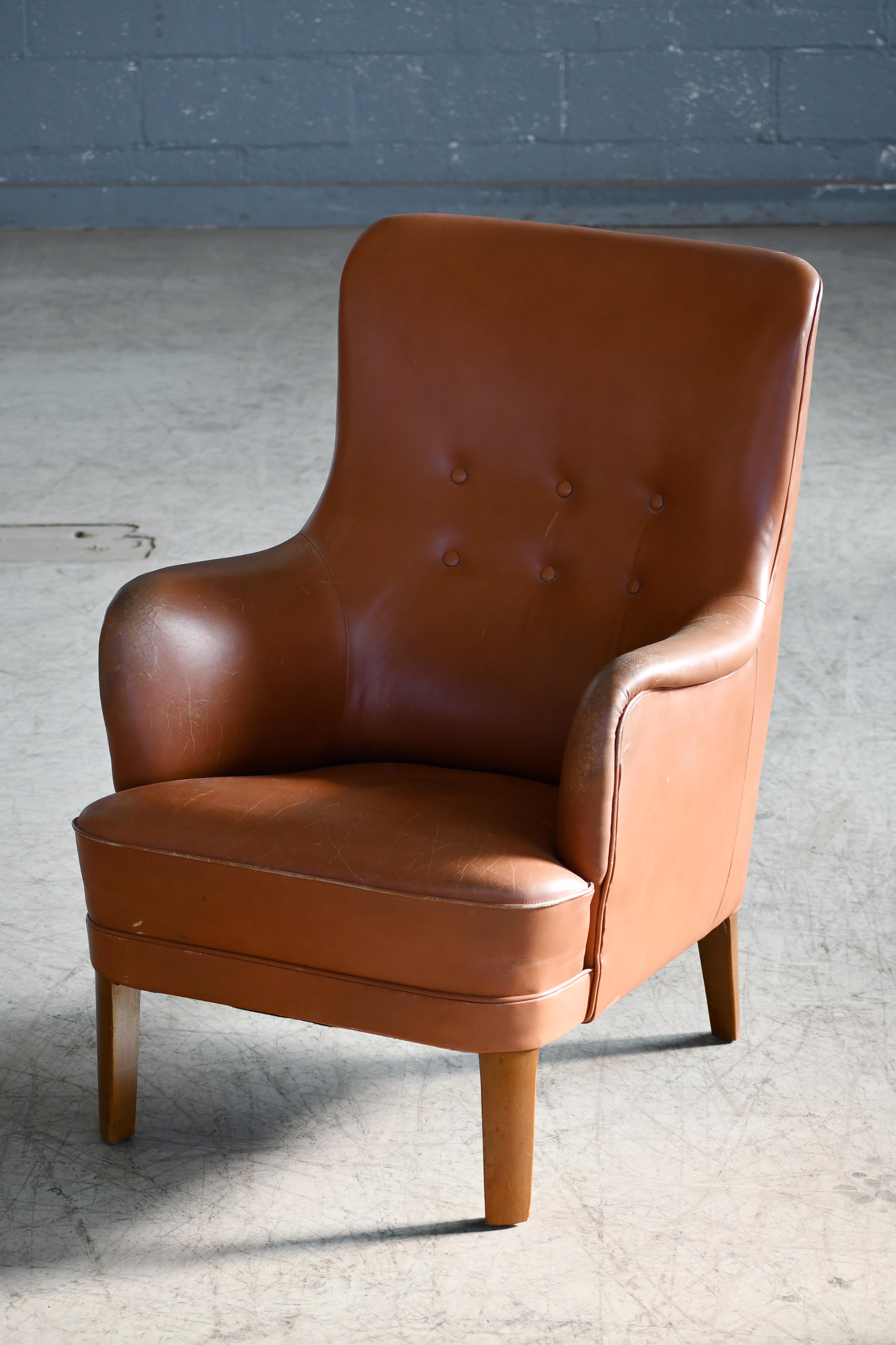 Peter Hvidt & Orla Molgaard Classic Danish 1950s Lounge Chair in Leather In Good Condition For Sale In Bridgeport, CT