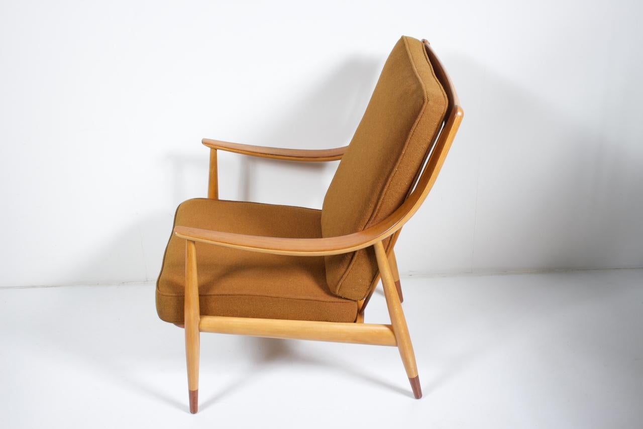 Tall Peter Hvidt, Orla Molgaard for  France & Daverhosen Teak & Beech FD-146 Lounge Chair. Featuring an assembled framework, comfortable spindle high back, curved bentwood solid Beech arms with Teak detail to arm underside and leg tips, atop a box