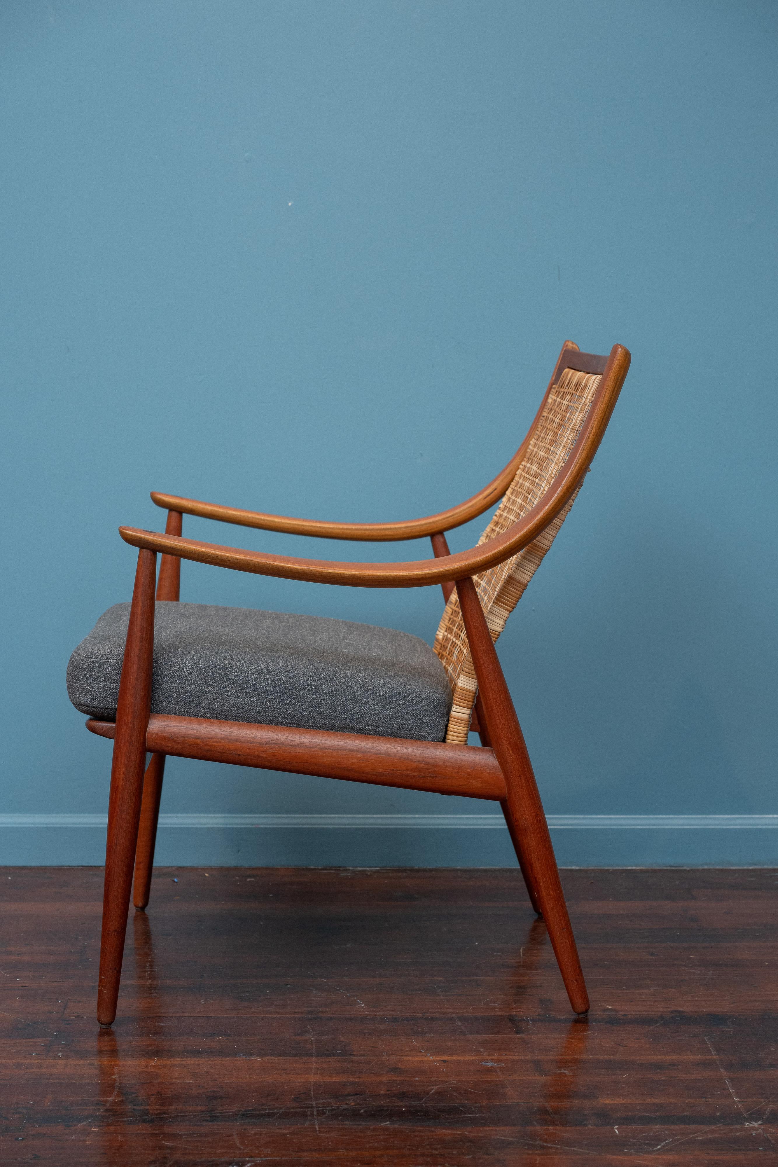 Milieu du XXe siècle Peter Hvidt & Orla Molgaard Lounge Chair, Model FD 146 en vente