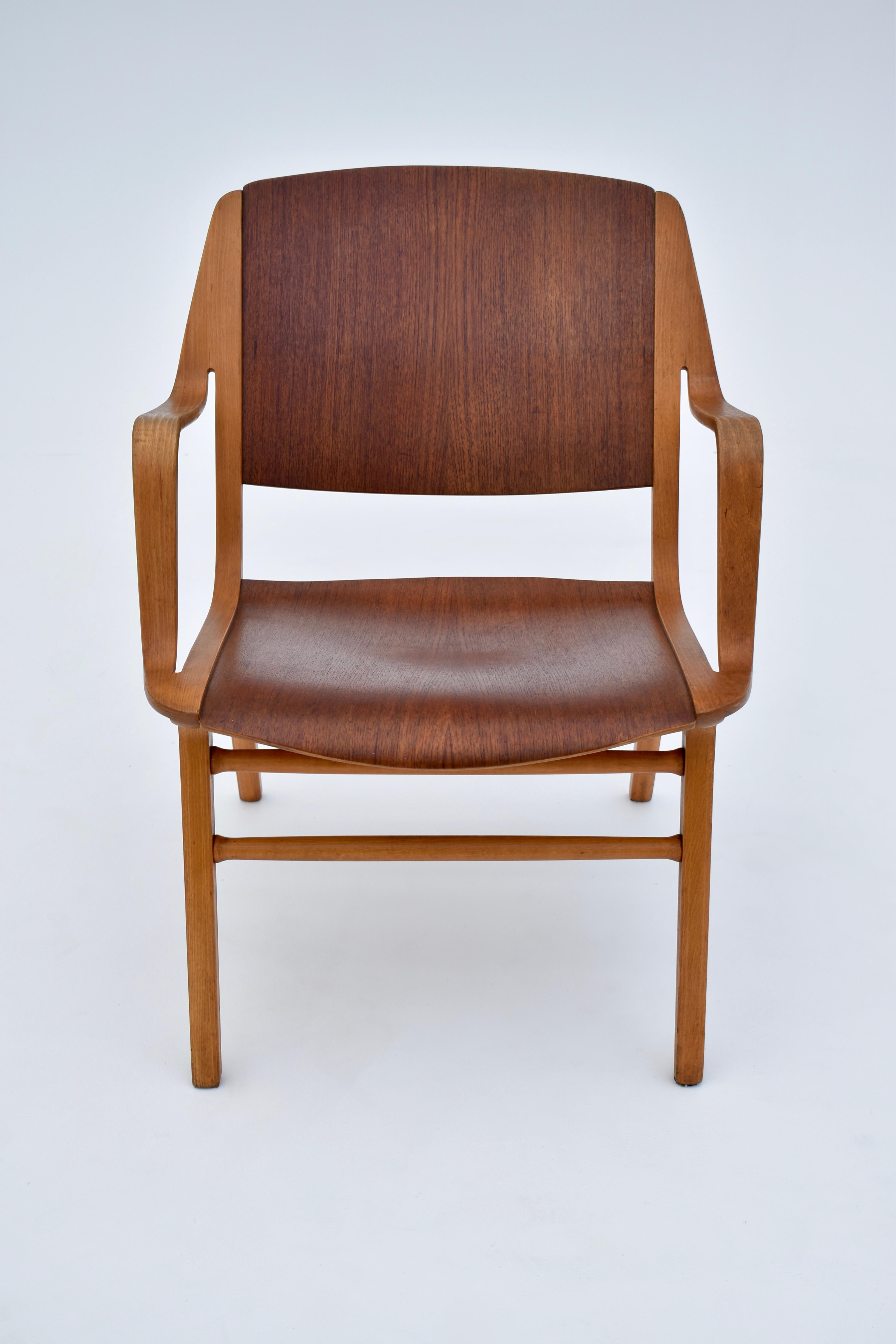 A favourite of ours and certainly a favourite or architects who liked to dress their projects with these chairs for photo shoots in the 1950s and 1960s.

A design Classic from 1947 this design used revolutionary production techniques to achieve a