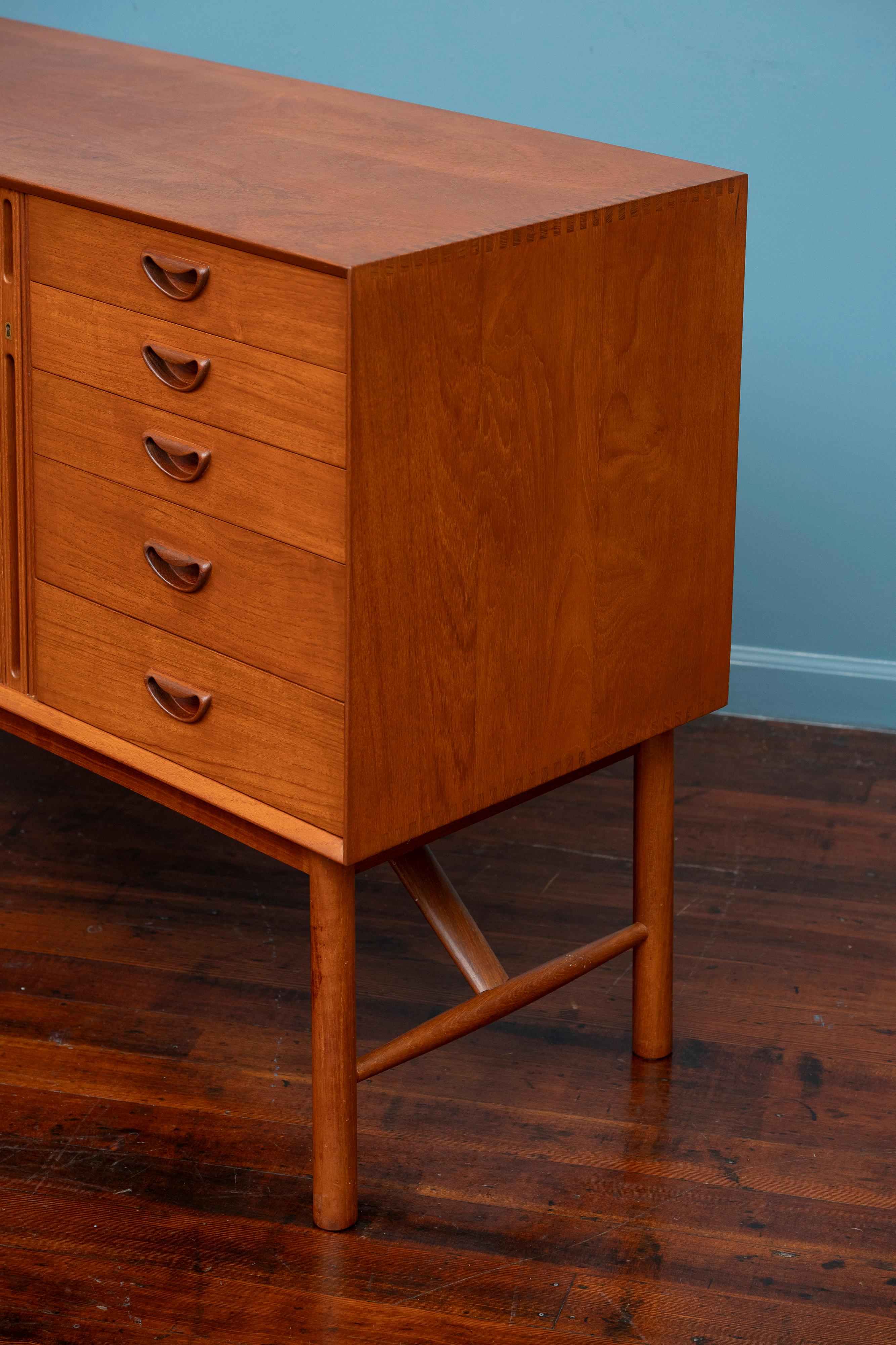 Peter Hvidt & Orla Molgaard-Nielsen Credenza, Model 309 in vendita 1