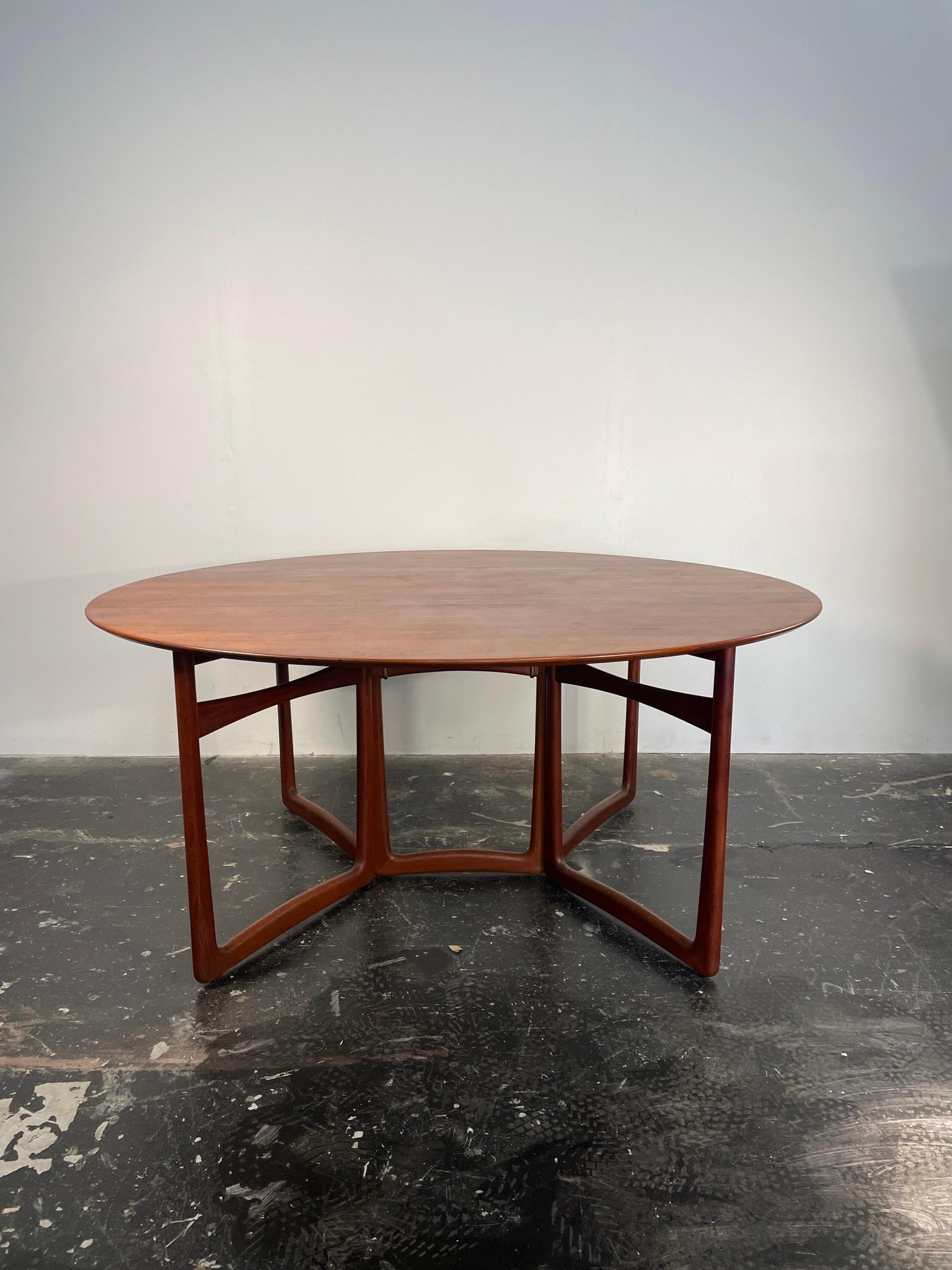 Scandinavian Modern Peter Hvidt & Orla Molgaard-Nielsen Drop Leaf Dining Table in Solid Teak For Sale