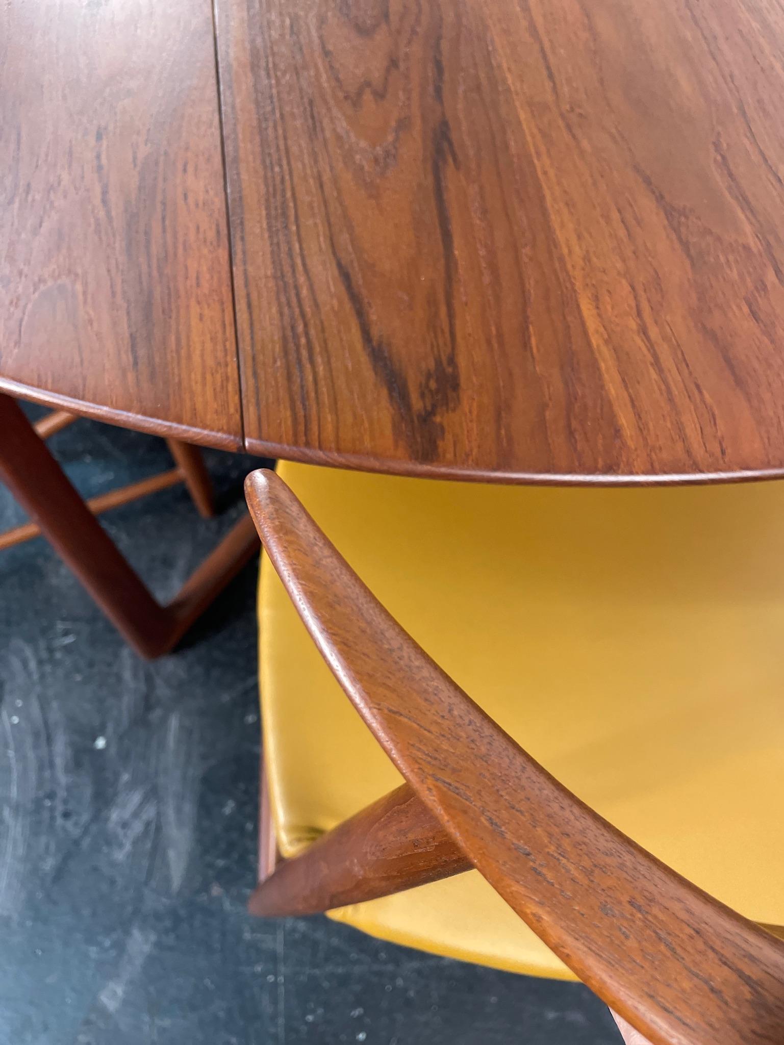 Peter Hvidt & Orla Molgaard-Nielsen Drop Leaf Dining Table in Solid Teak For Sale 1