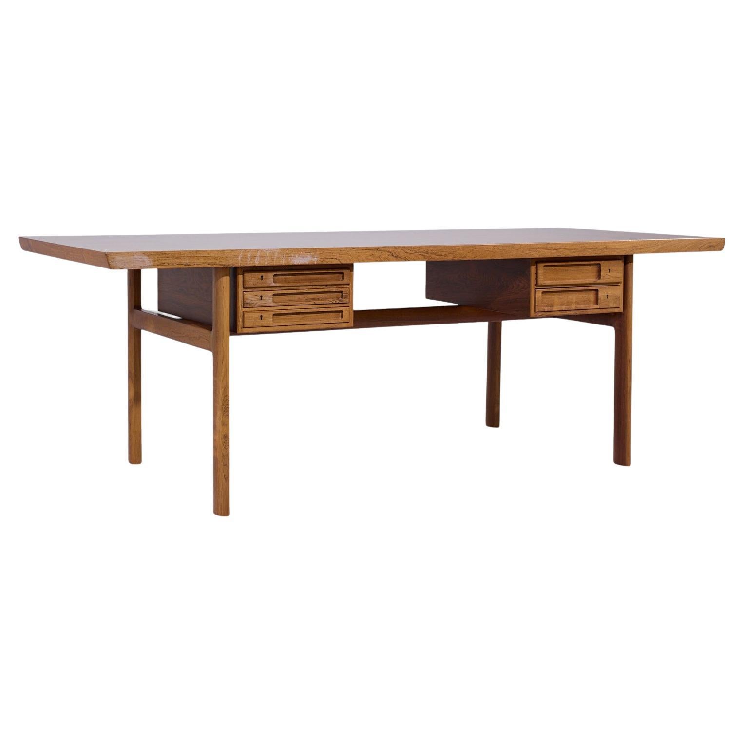 Peter Hvidt/Orla Molgaard-Nielsen pour Ludvig Pontoppidan Bureau de direction en bois de rose en vente