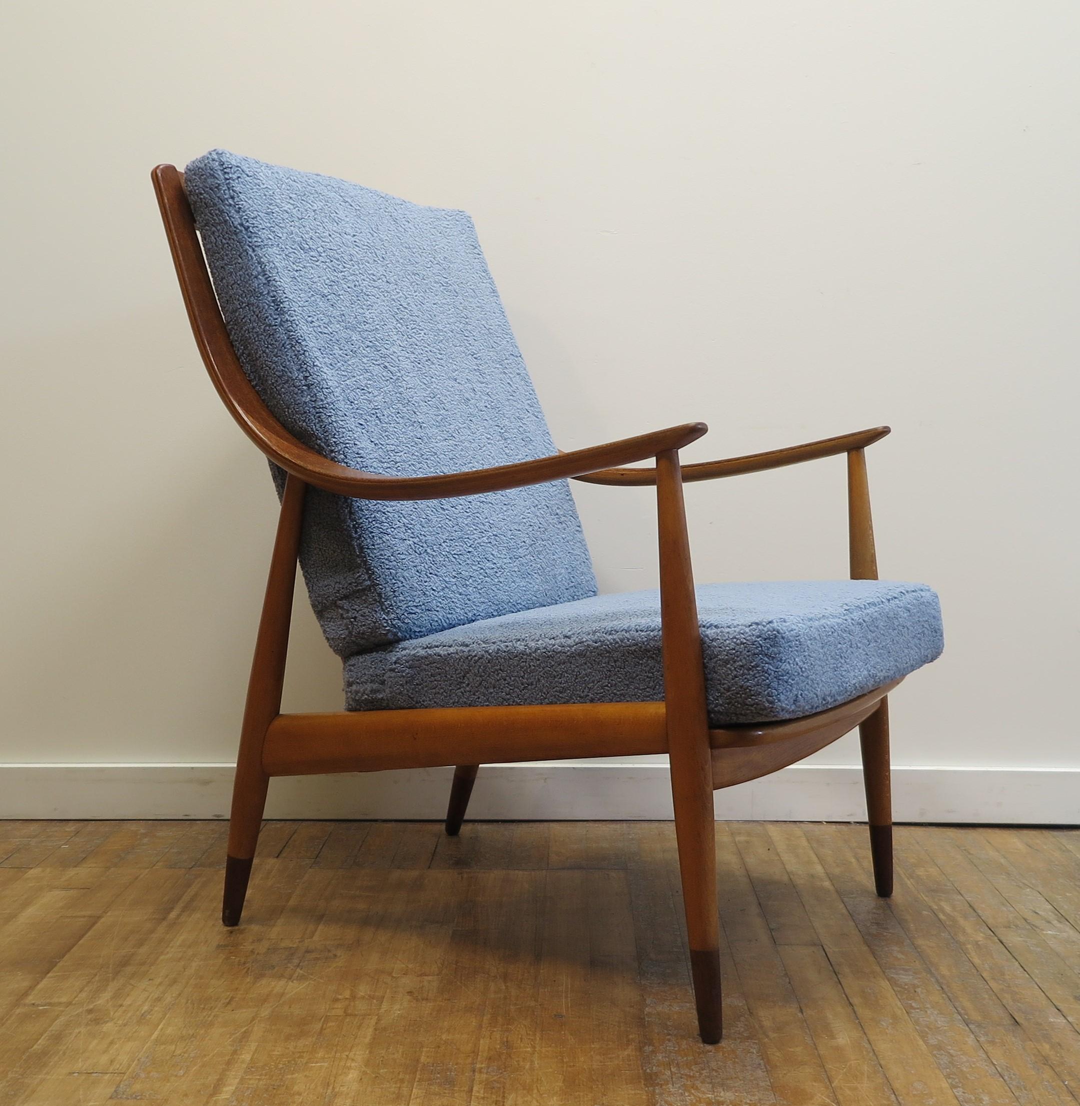 Mid-20th Century Peter Hvidt & Orla Molgaard Nielsen Lounge Chair FD-145 For Sale