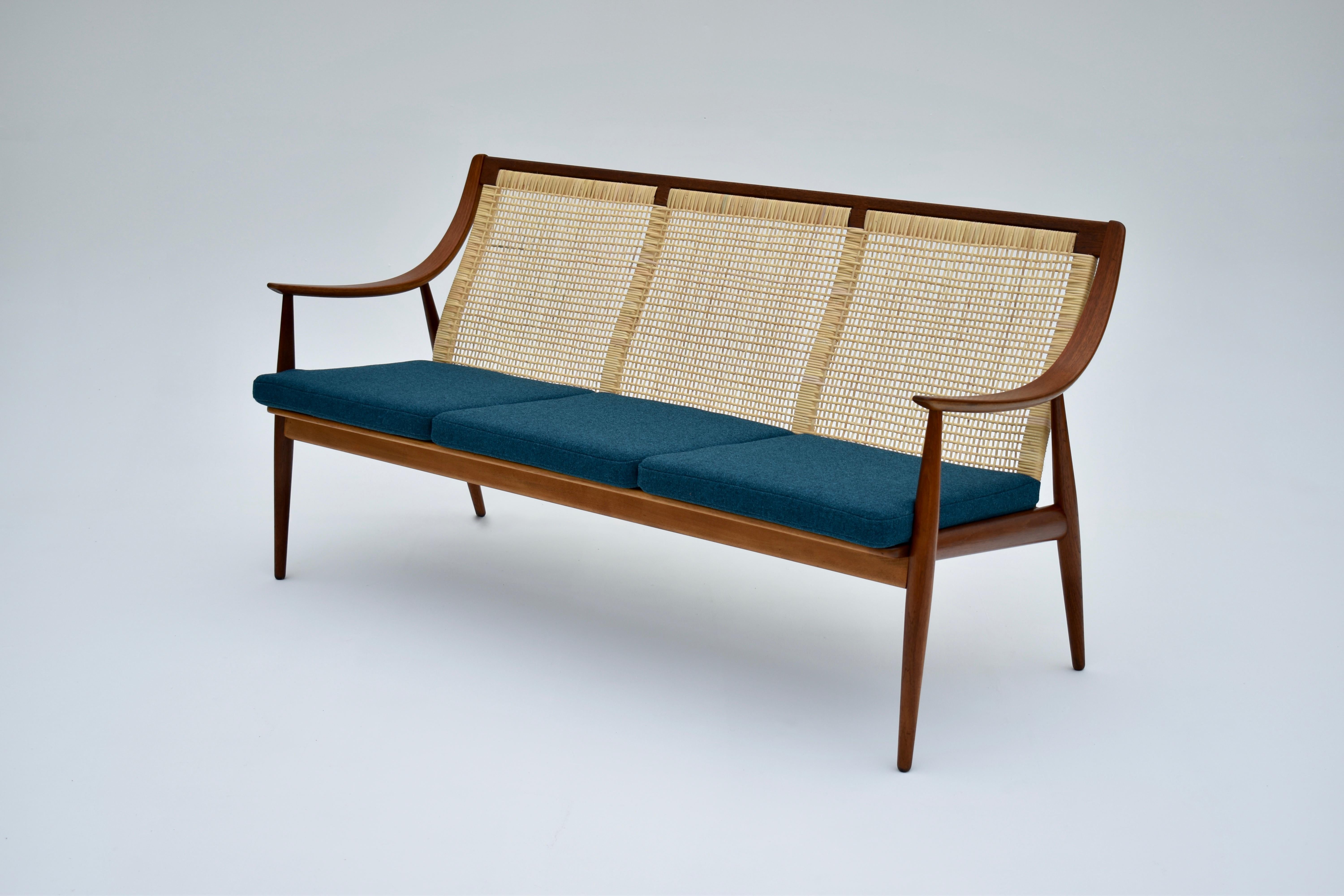 Peter Hvidt & Orla Molgaard Nielsen Model 147 Sofa for France & Daverkosen 1