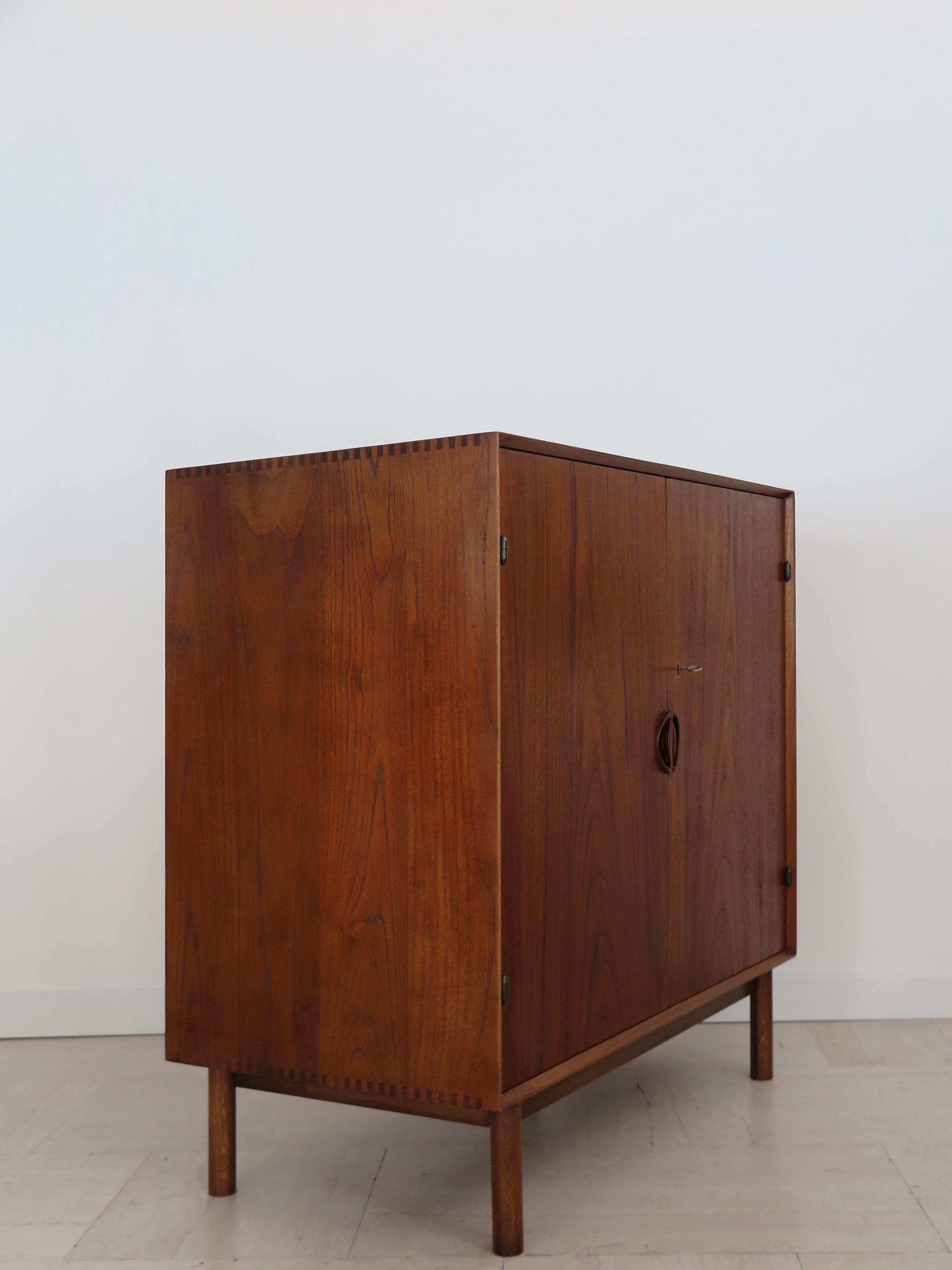 Scandinavian Modern Peter Hvidt & Orla Molgaard Nielsen Scandinavian Wood Cabinet Sidebiard, 1960s For Sale