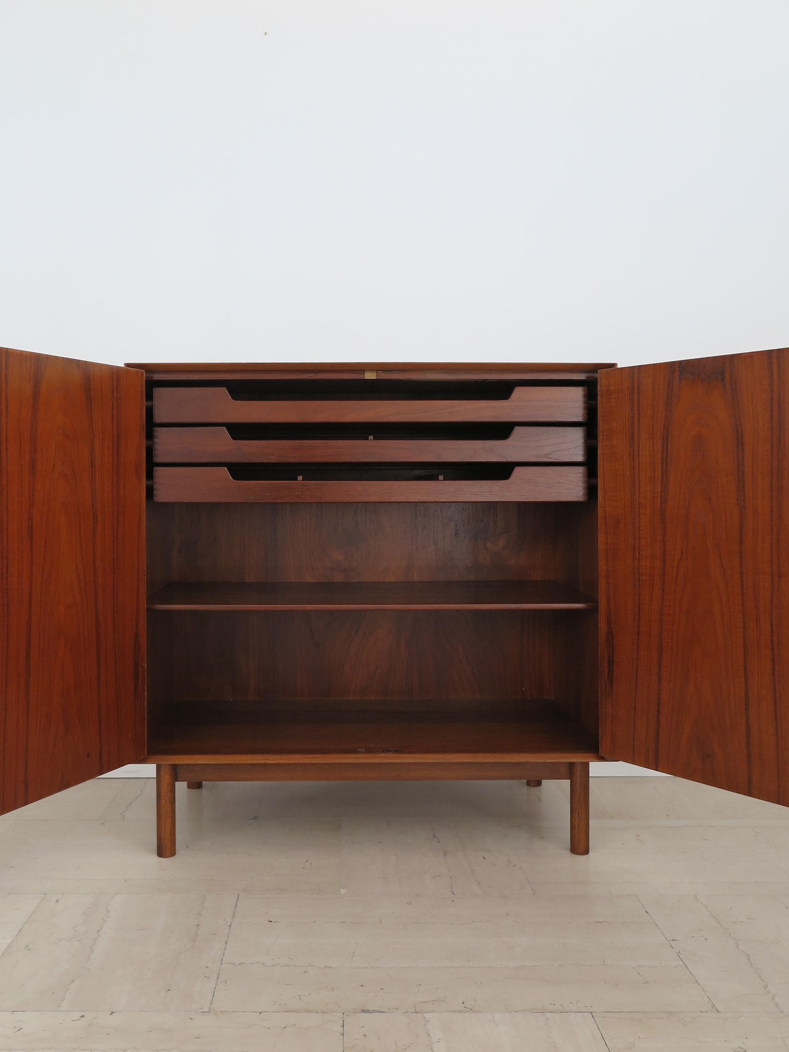 Scandinavian Modern Peter Hvidt & Orla Molgaard Nielsen Scandinavian Wood Cabinet Sidebiard, 1960s For Sale