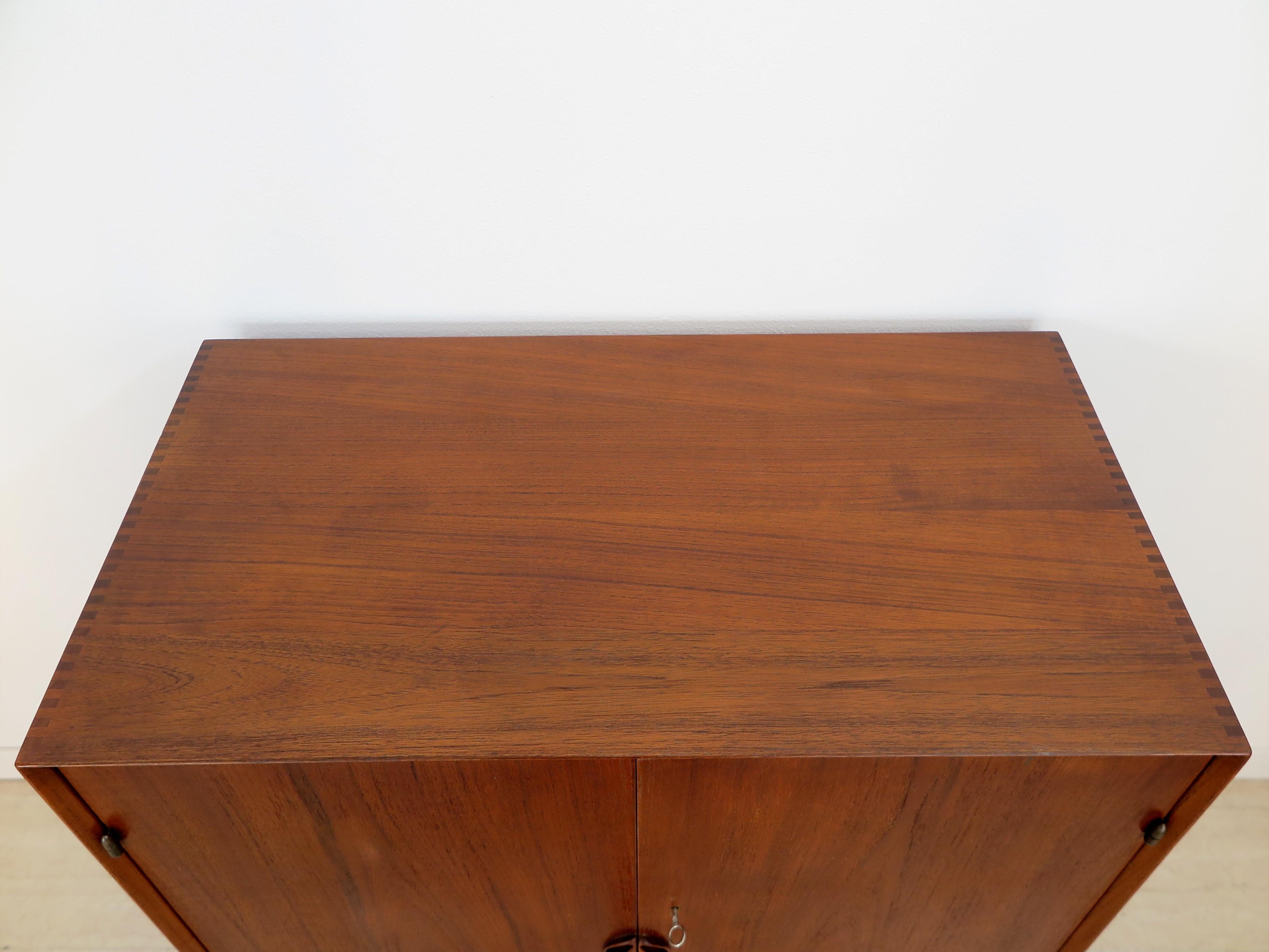 Peter Hvidt & Orla Molgaard Nielsen Scandinavian Wood Cabinet Sidebiard, 1960s For Sale 1