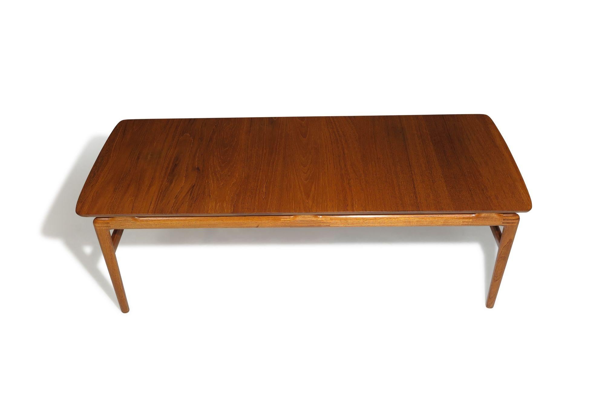 Scandinave moderne Table basse danoise Peter Hvidt & Orla Molgaard Nielsen en vente