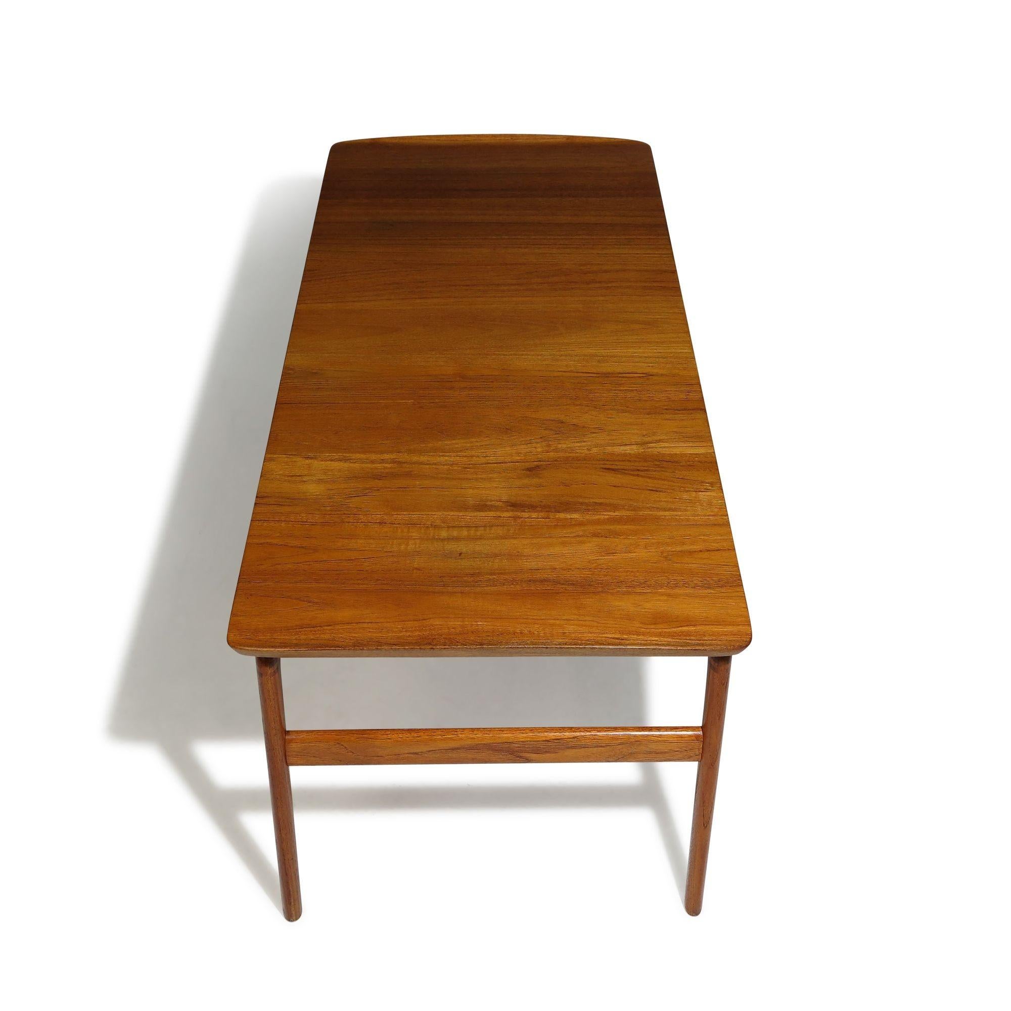 Teck Table basse danoise Peter Hvidt & Orla Molgaard Nielsen en vente