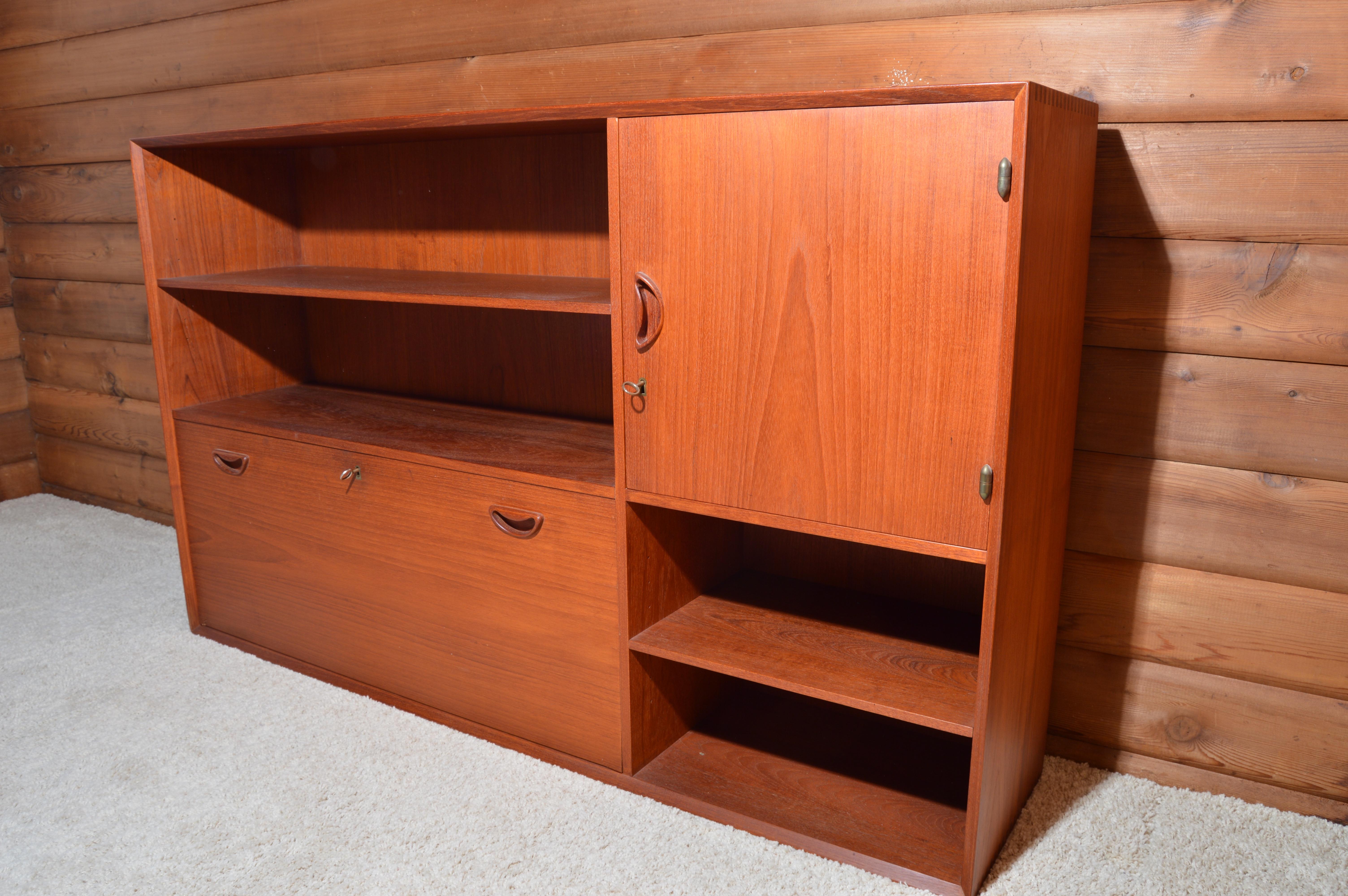 Sideboard hutch in solid teak designed by Peter Hvidt & Orla Mølgaard-Nielsen. This hutch sets atop of the credenza. Both original keys are included. Beautiful overall condition having slight signs of usage. 
Signed with makers mark on back.