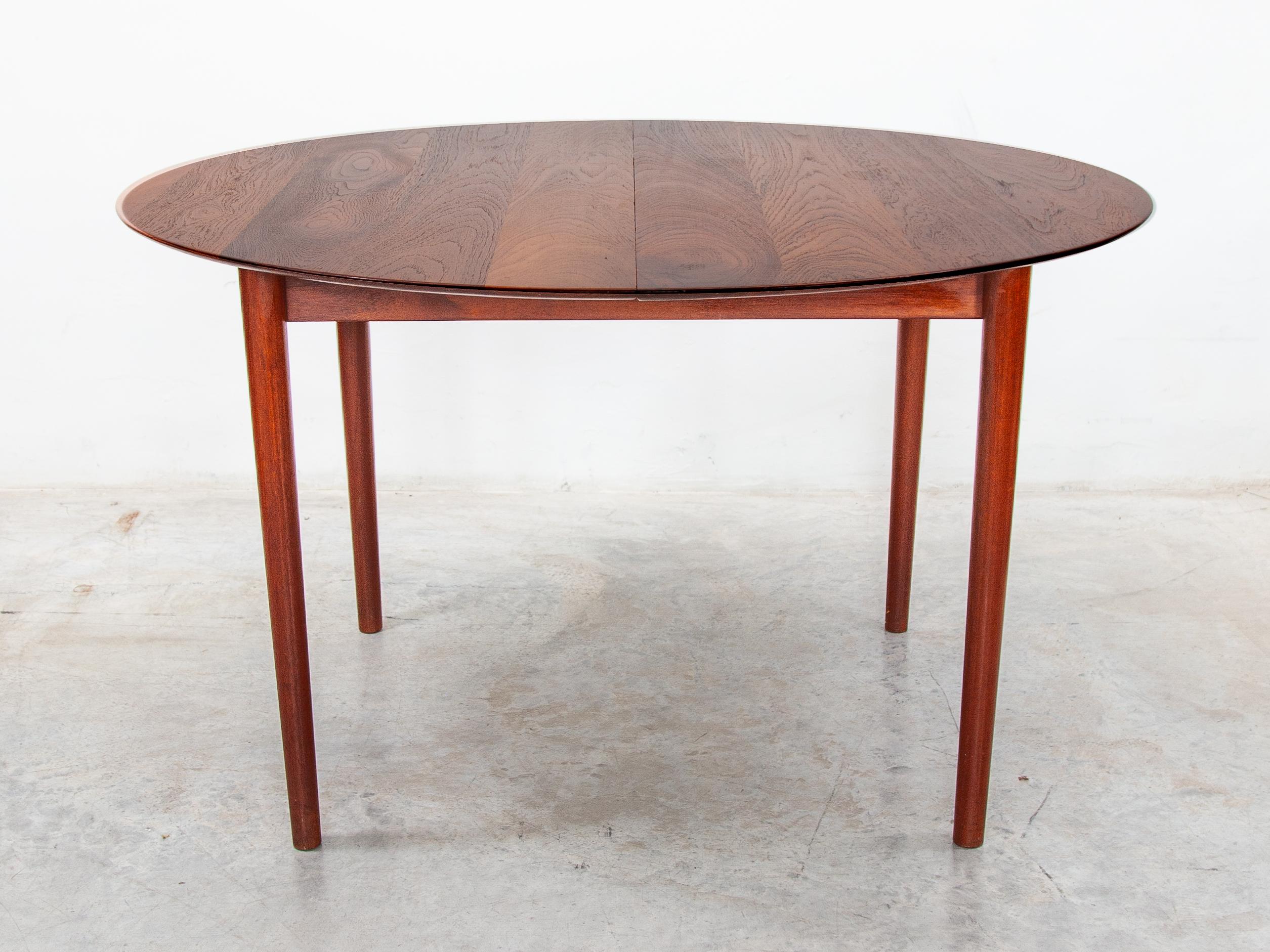 Scandinavian Modern Peter Hvidt Round Extendable Solid Teak Dining Table, Made in Denmark, 1959 For Sale