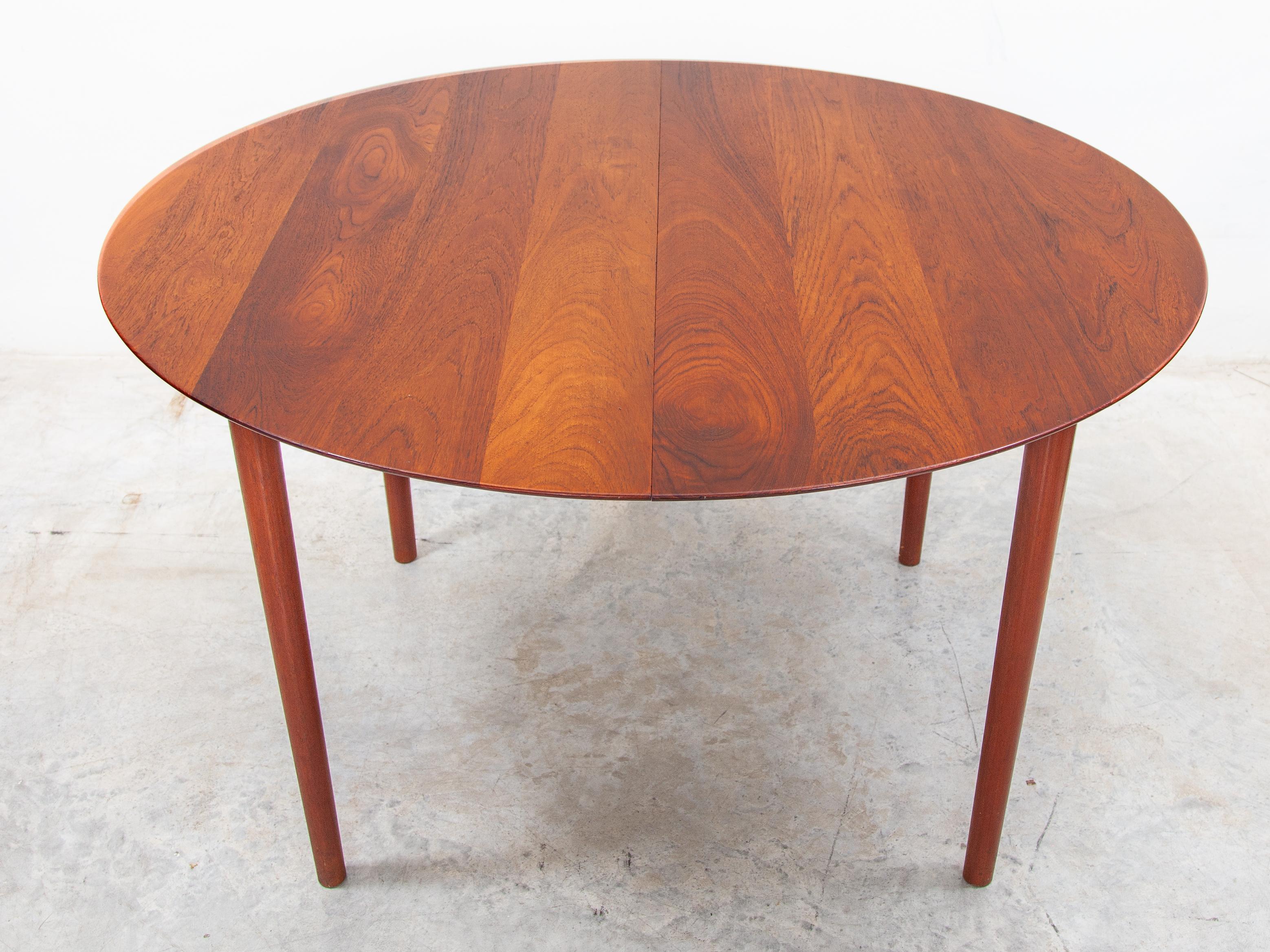 Danish Peter Hvidt Round Extendable Solid Teak Dining Table, Made in Denmark, 1959 For Sale