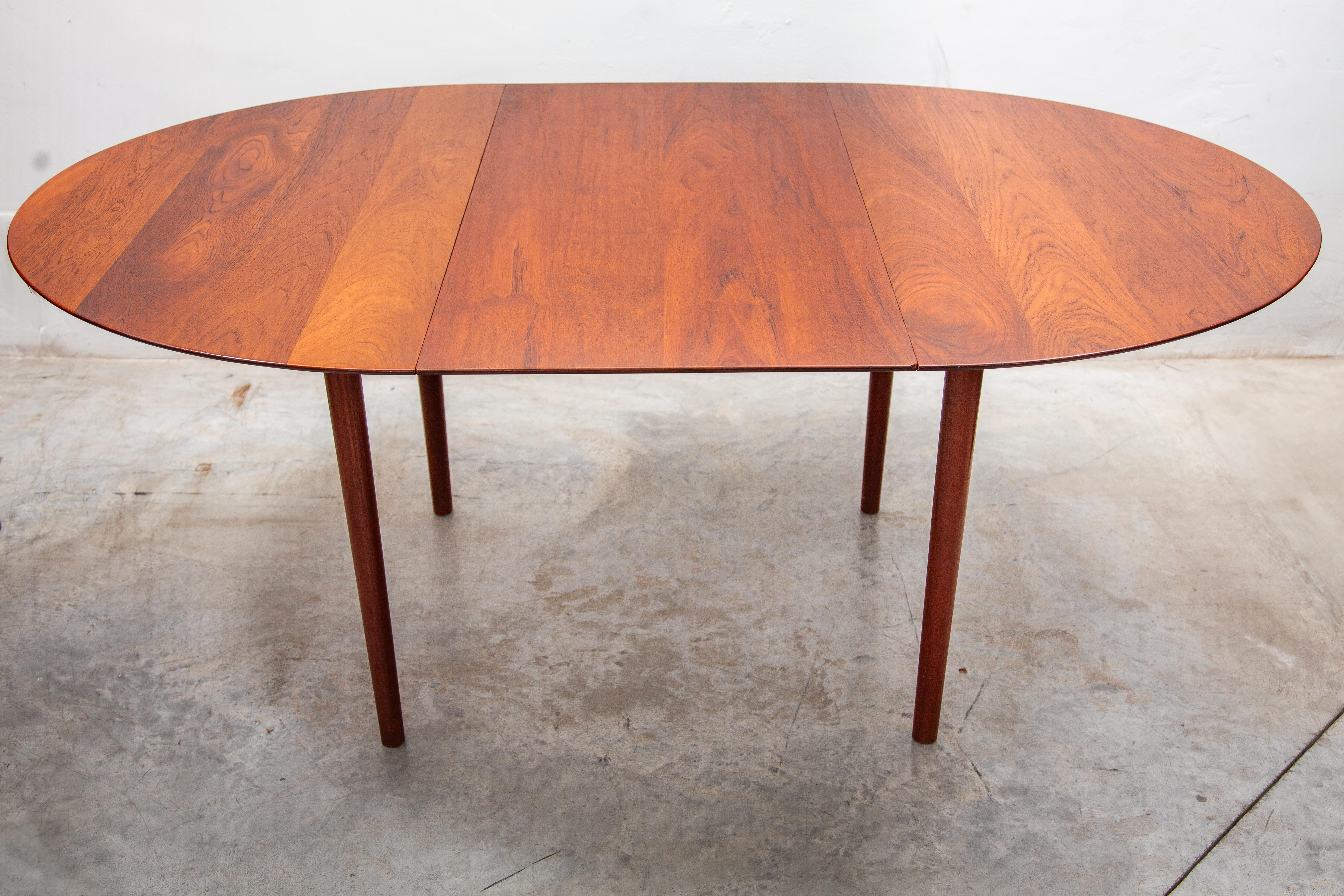 Peter Hvidt Round Extendable Solid Teak Dining Table, Made in Denmark, 1959 For Sale 1