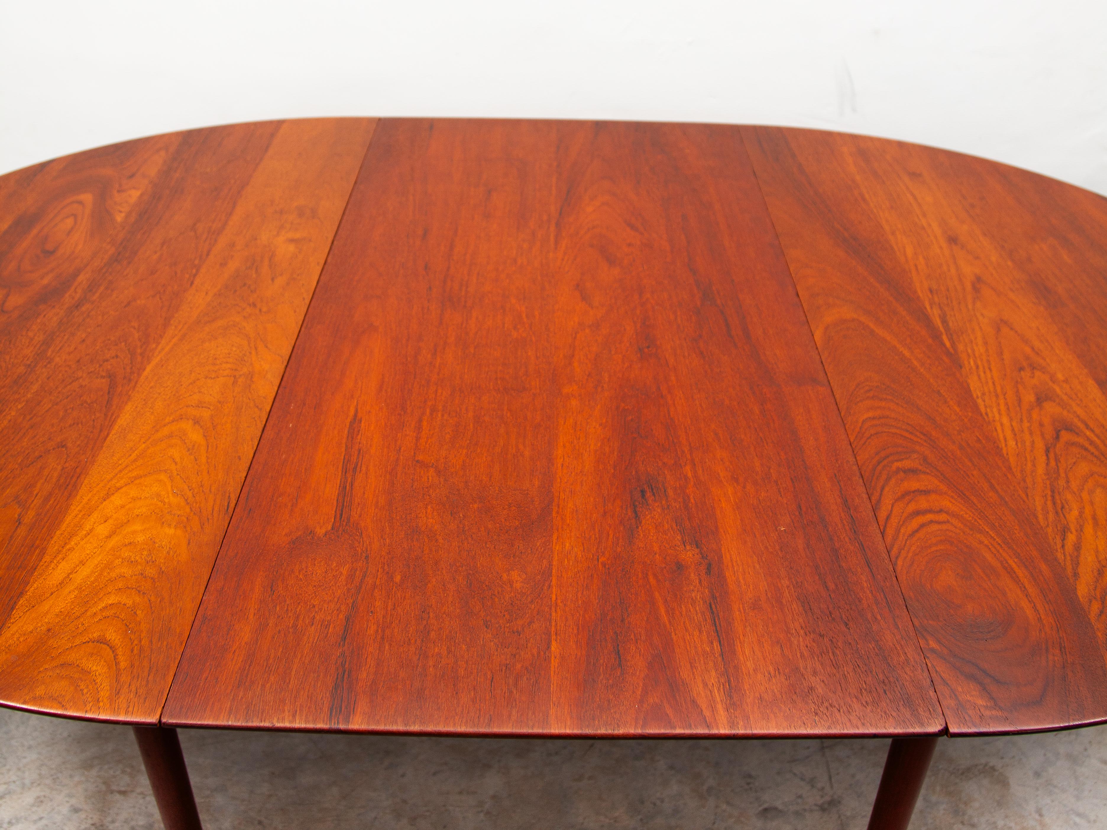 Peter Hvidt Round Extendable Solid Teak Dining Table, Made in Denmark, 1959 For Sale 2