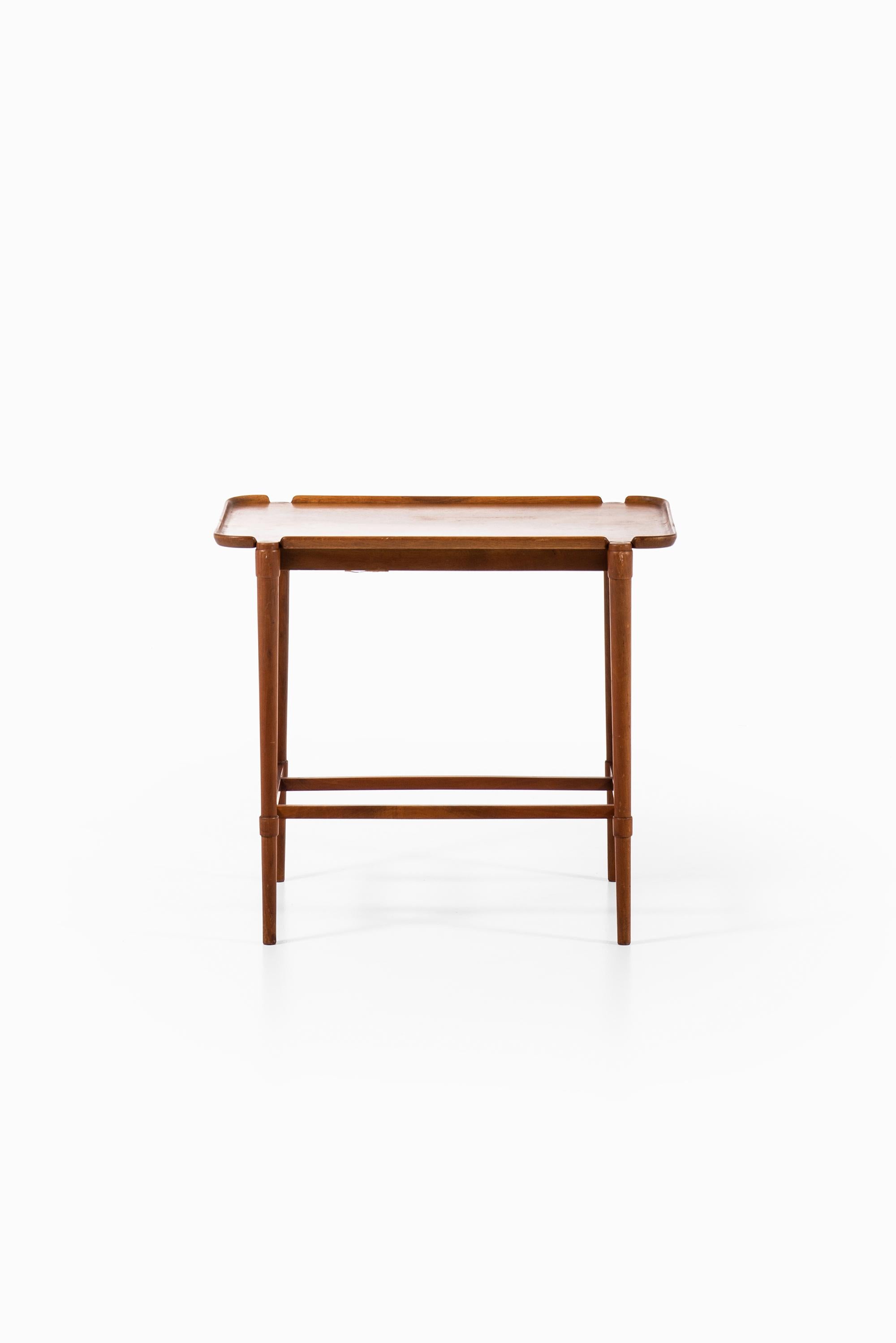Rare side / tray table model no 1775 designed by Peter Hvidt. Produced by Fritz Hansen in Denmark.