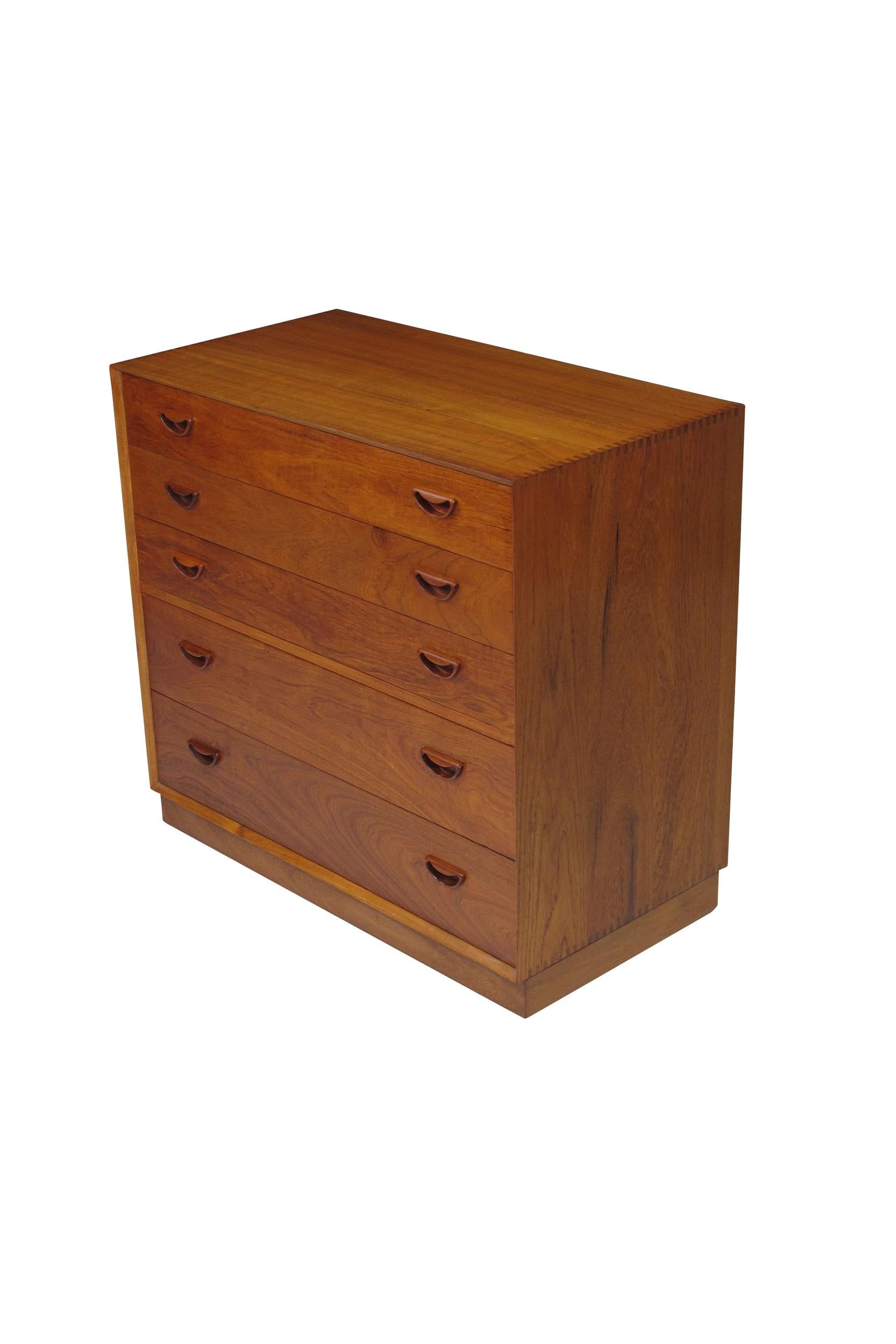 Six-drawer dresser designed by Peter Hvidt & Orla Molgaard Nielsen for Soborg Mobelfabrik Model 301, Denmark. Crafted of solid teak with exposed joinery and sculpted pulls, raised on plinth base. Professionally restored and in excellent condition