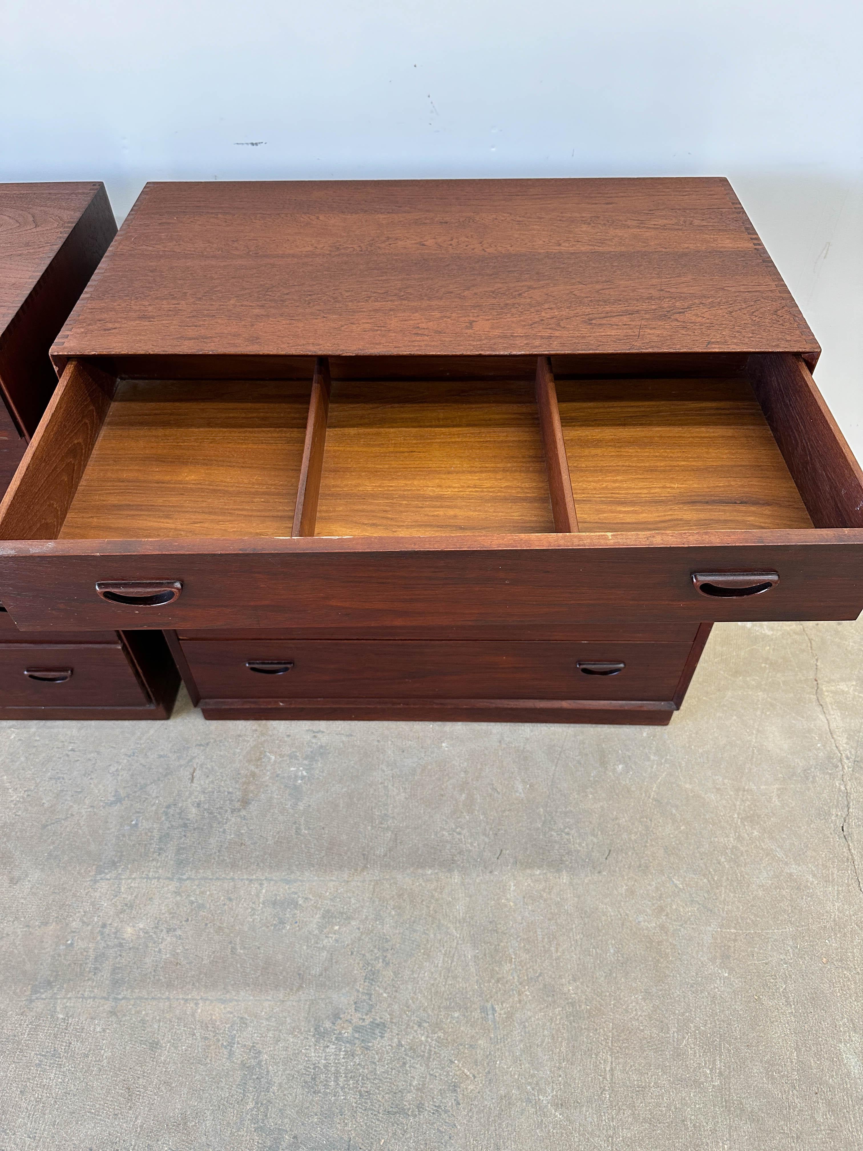 Comò in teak massello di Peter Hvidt in vendita 4