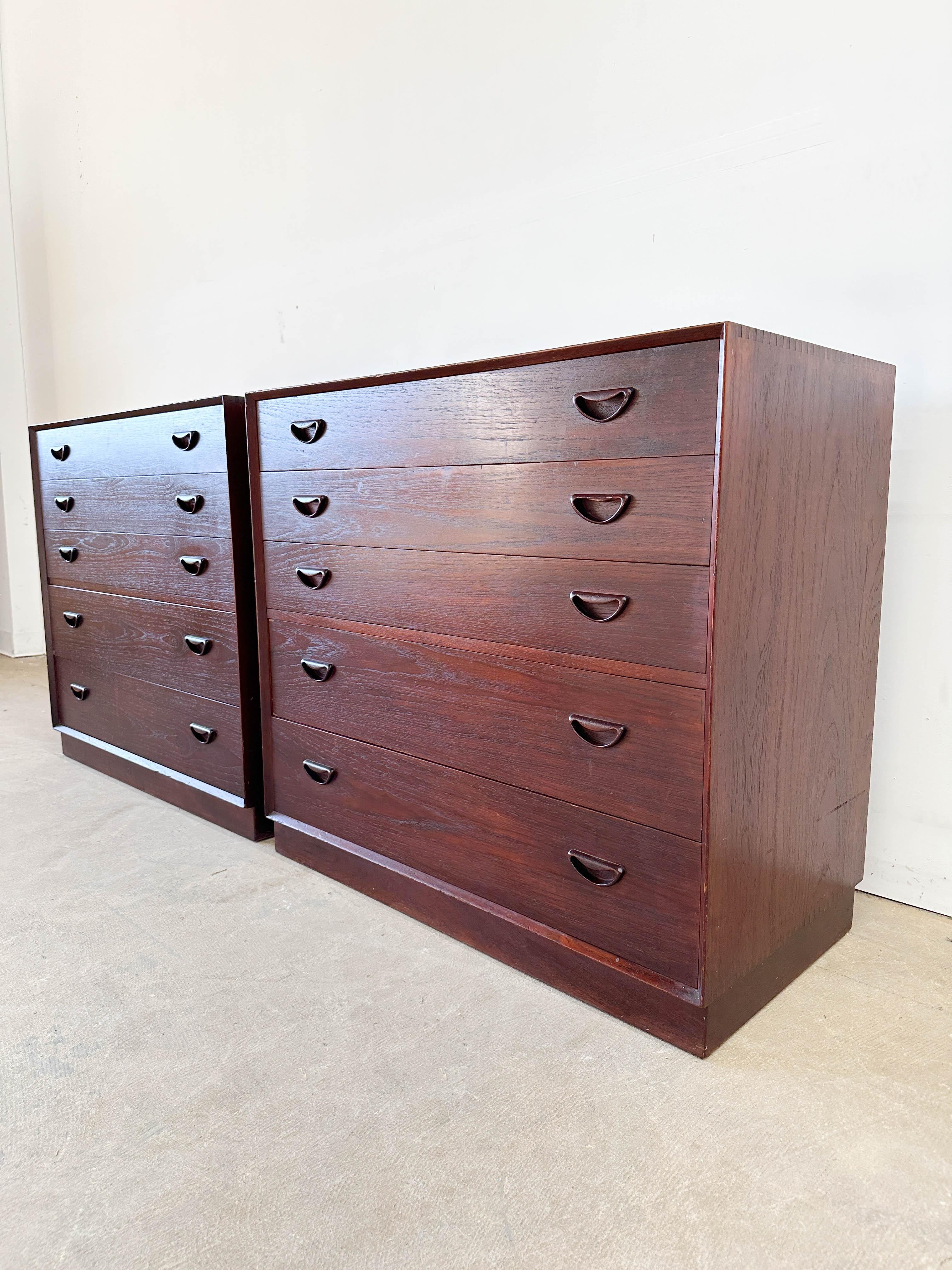 Mid-Century moderno Comò in teak massello di Peter Hvidt in vendita