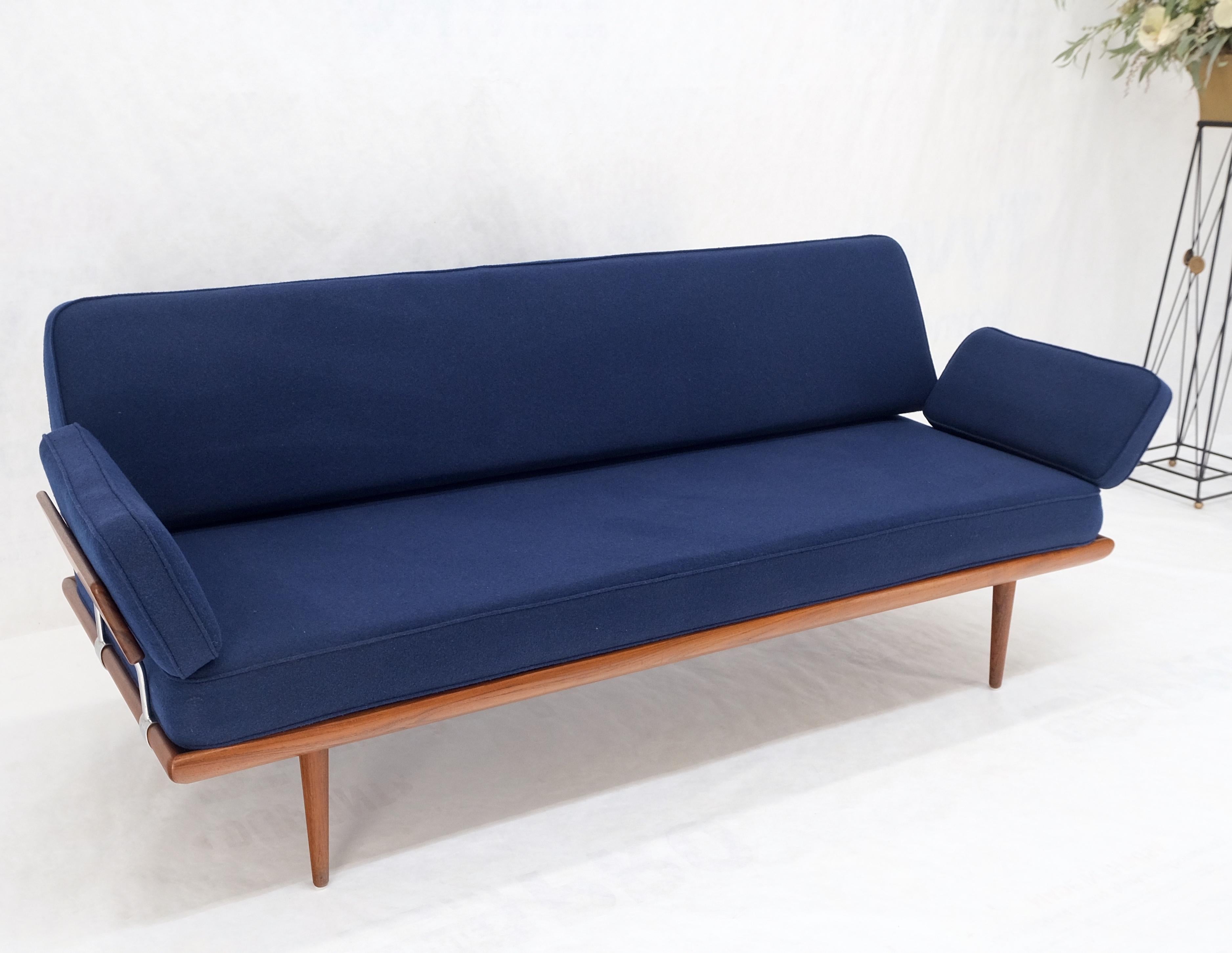 Sofa en teck massif de Peter Hvidt, rembourrage en laine bleue d'origine Springs Mint ! en vente 9
