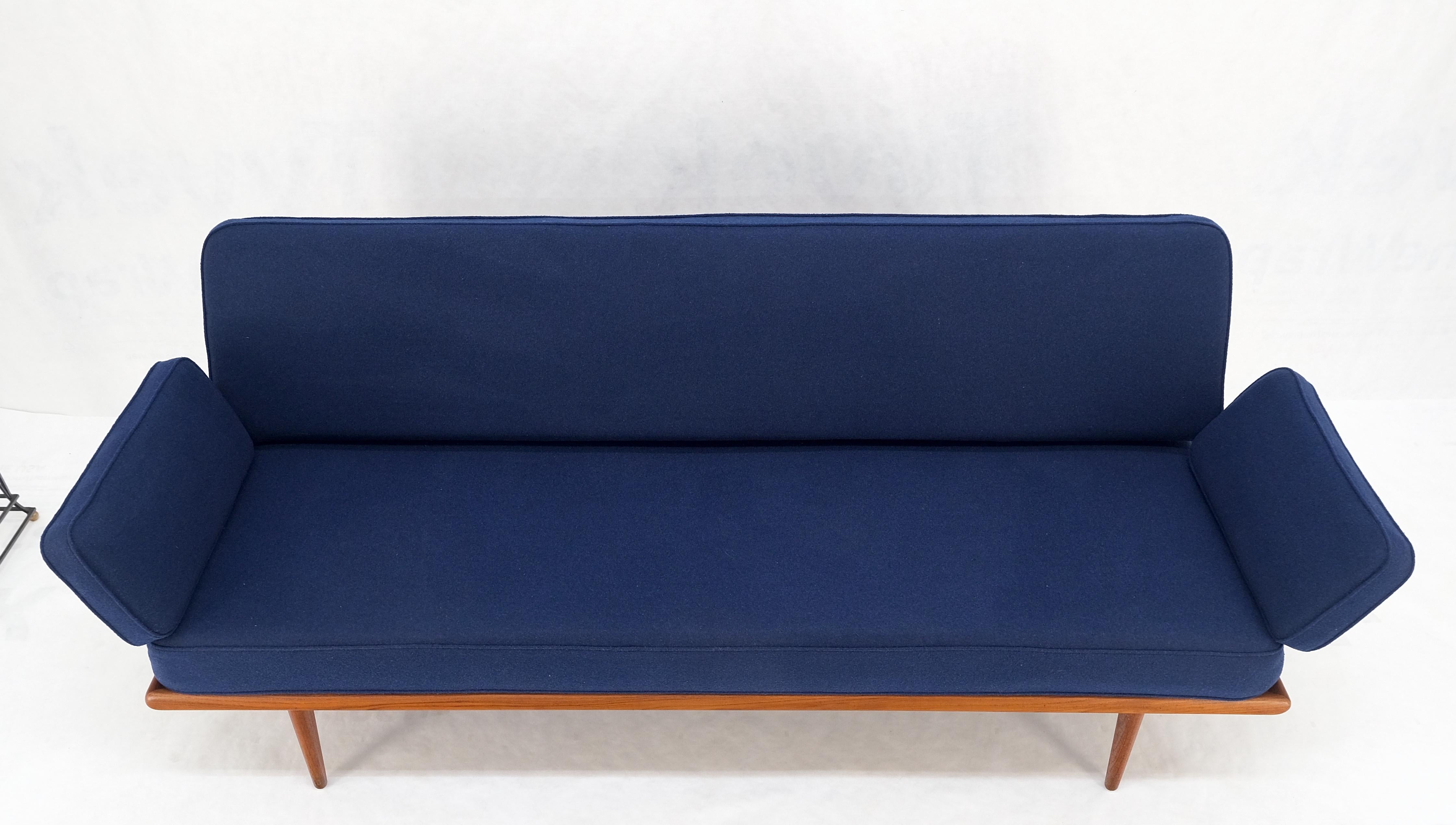 Sofa en teck massif de Peter Hvidt, rembourrage en laine bleue d'origine Springs Mint ! en vente 10