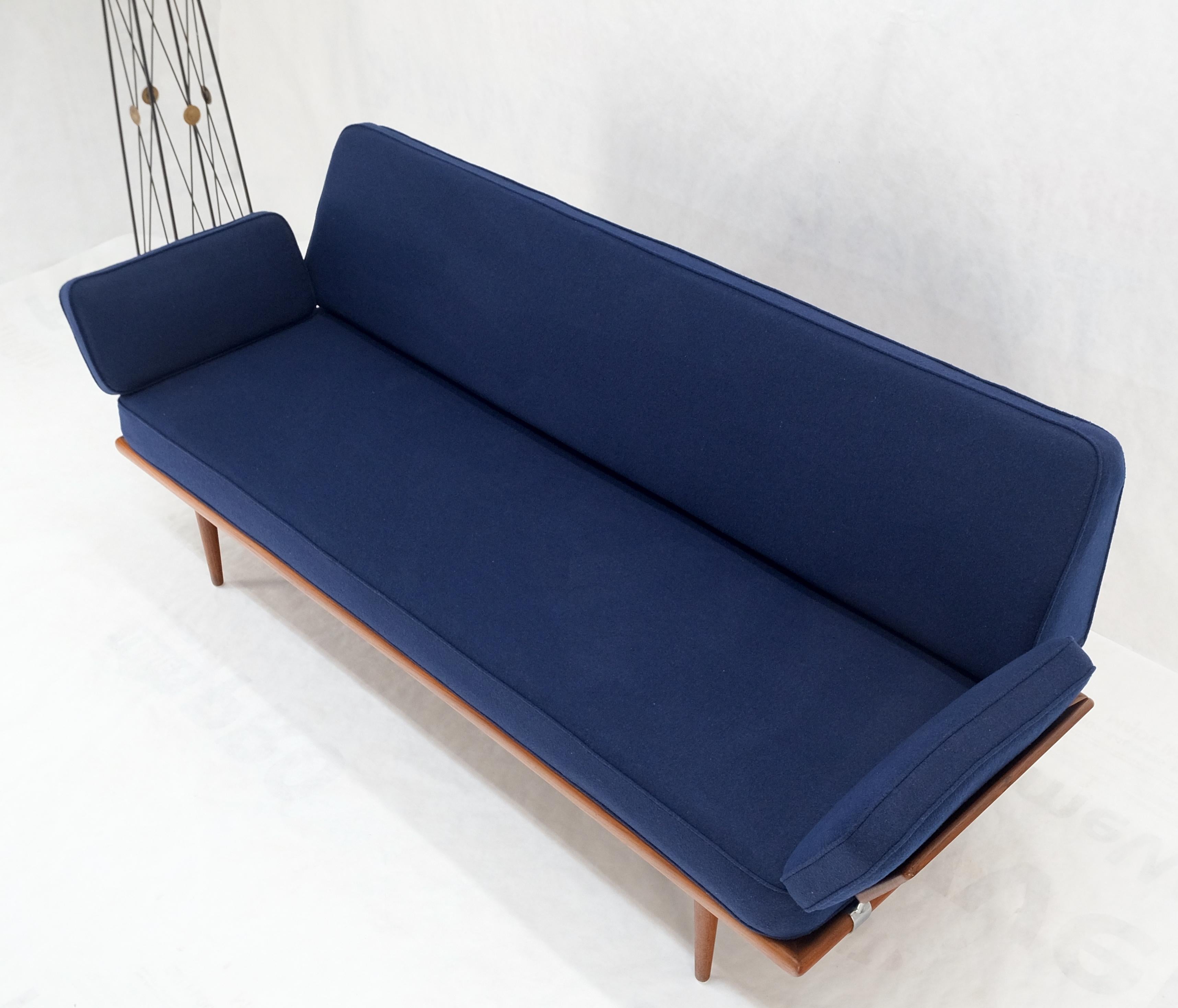 Sofa en teck massif de Peter Hvidt, rembourrage en laine bleue d'origine Springs Mint ! en vente 11