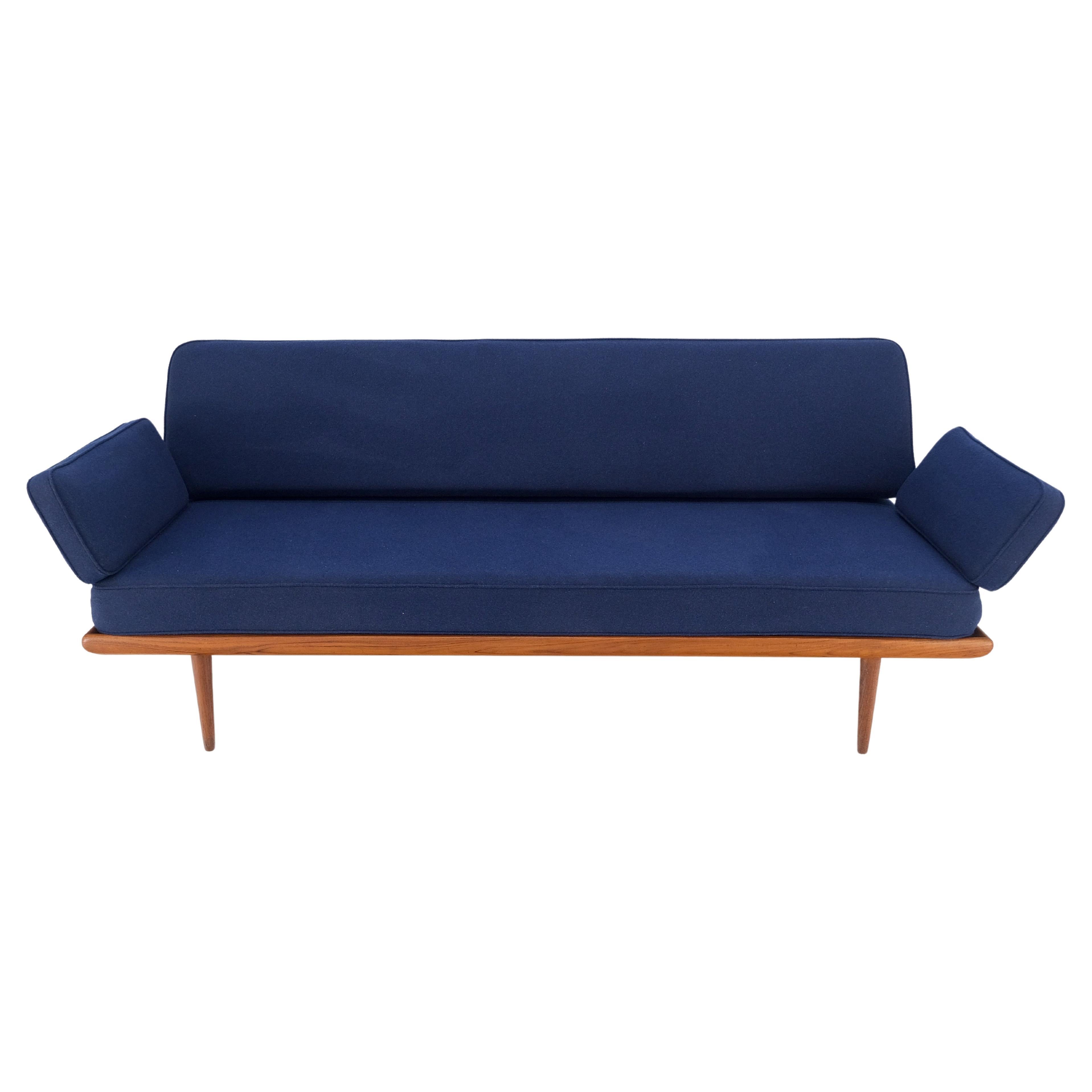 Danois Sofa en teck massif de Peter Hvidt, rembourrage en laine bleue d'origine Springs Mint ! en vente