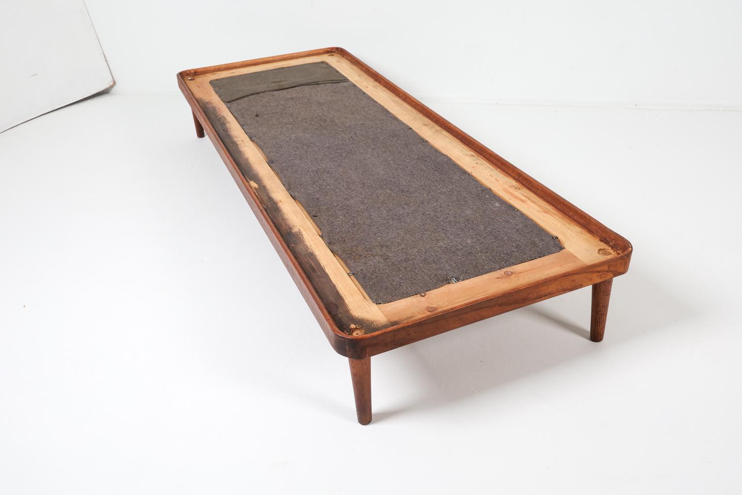 Lit de repos danois en teck et cuir de style Peter Hvidt, vers 1950 en vente 8