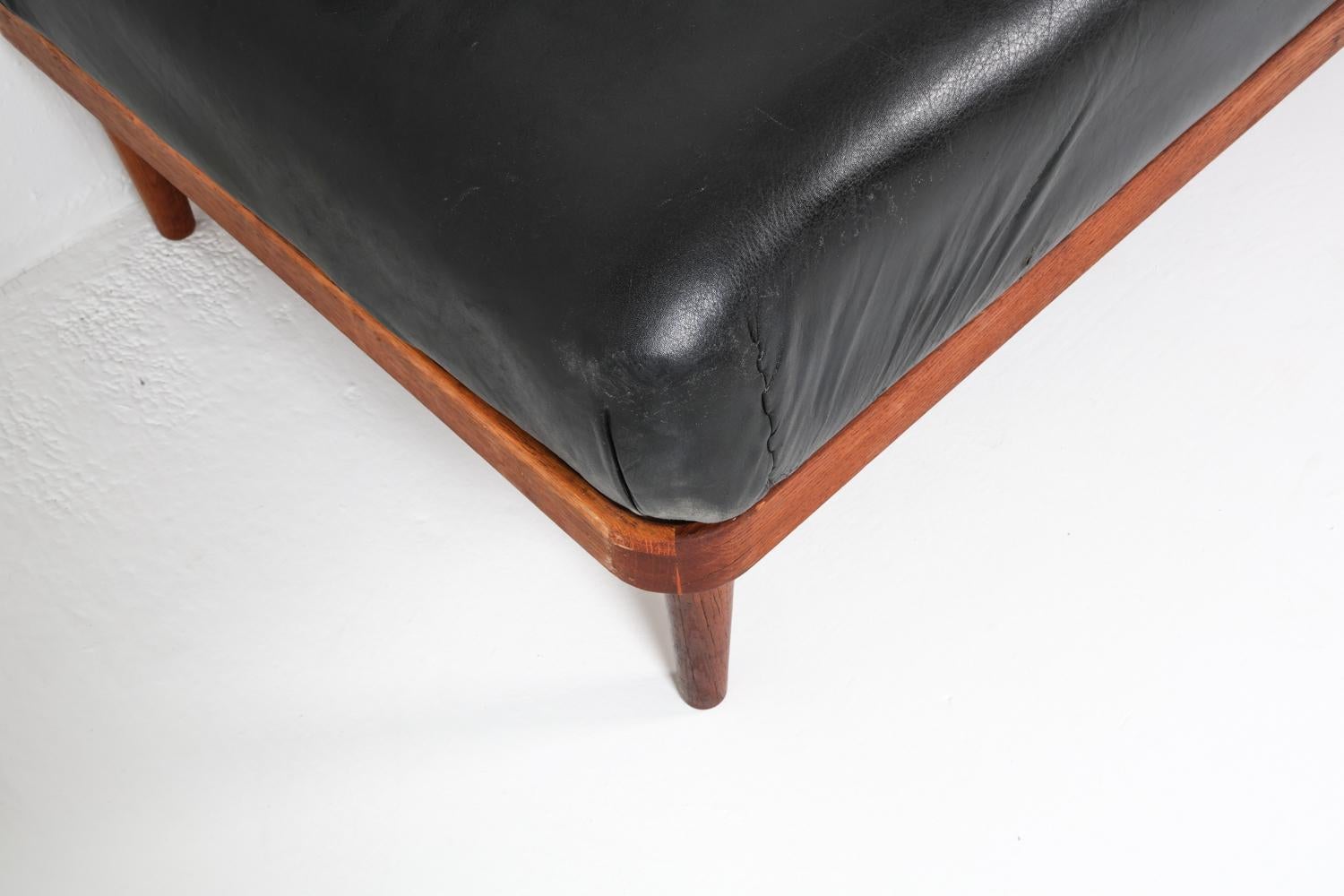 Lit de repos danois en teck et cuir de style Peter Hvidt, vers 1950 en vente 2