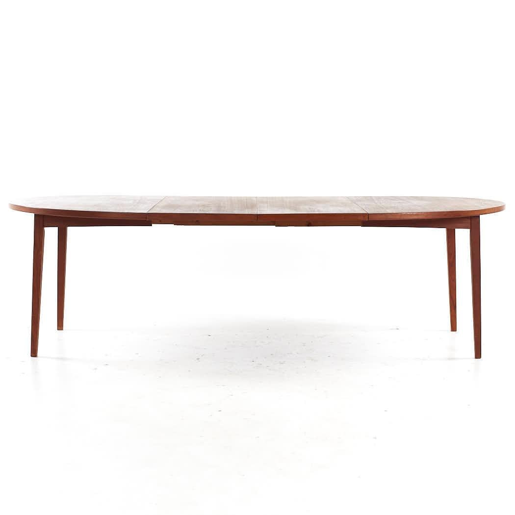 Peter Hvidt Style Mid Century Danish Expanding Teak Dining Table with 2 Leaves For Sale 6