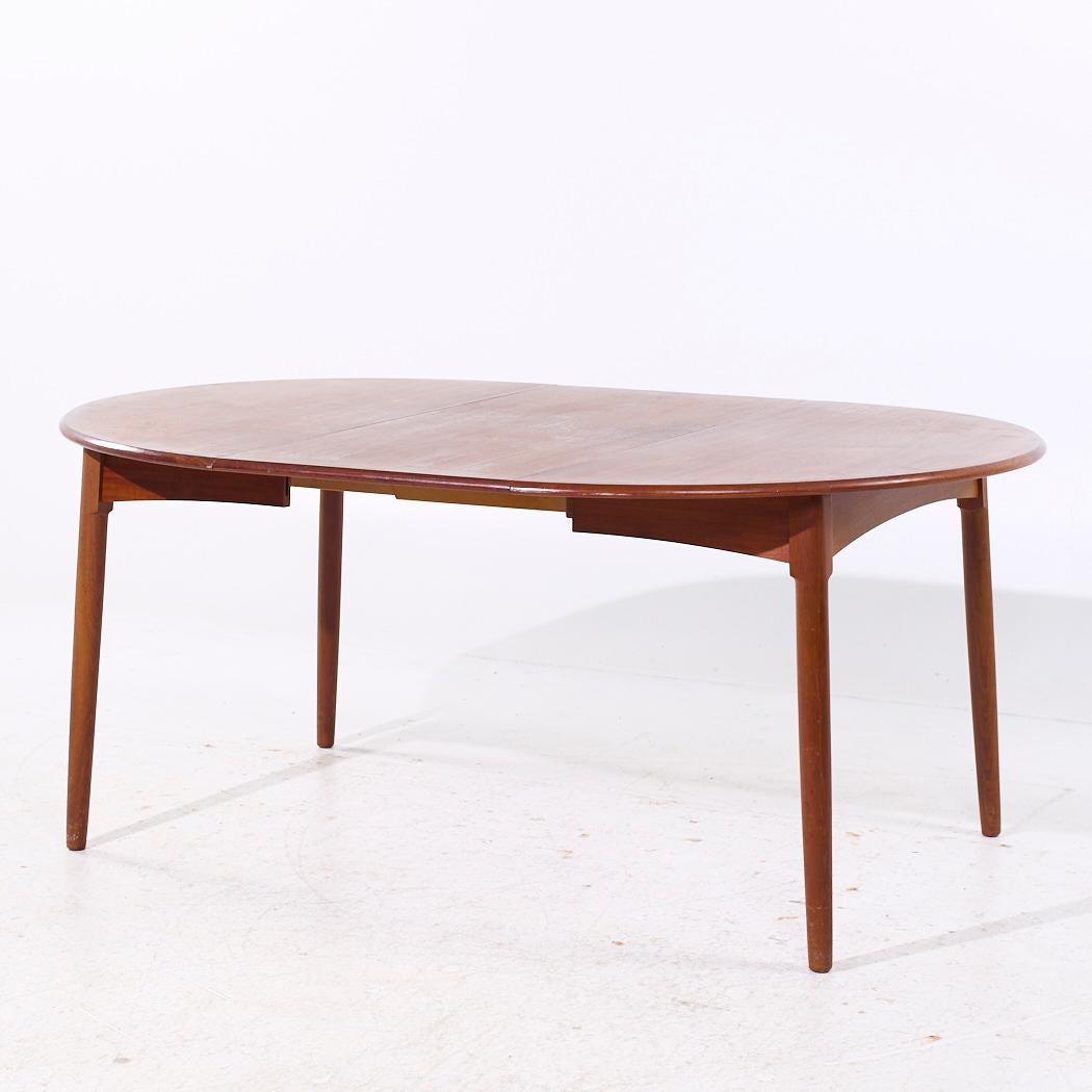 Mesa de comedor extensible de teca danesa de mediados de siglo, estilo Peter Hvidt, con 2 hojas en venta 5